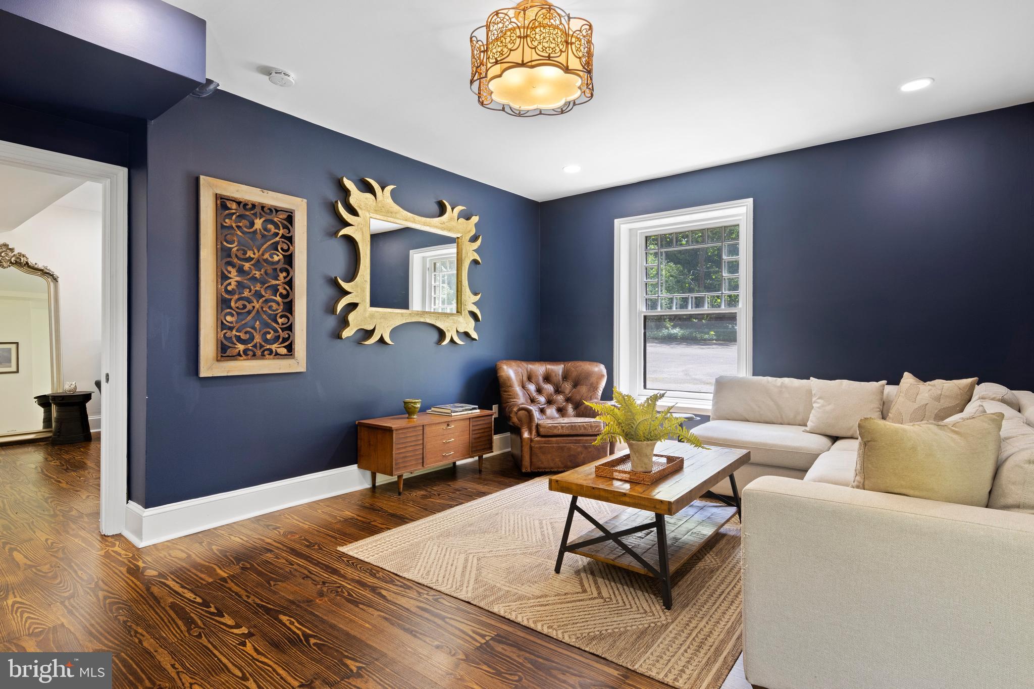 CHESTNUT HILL - Residential