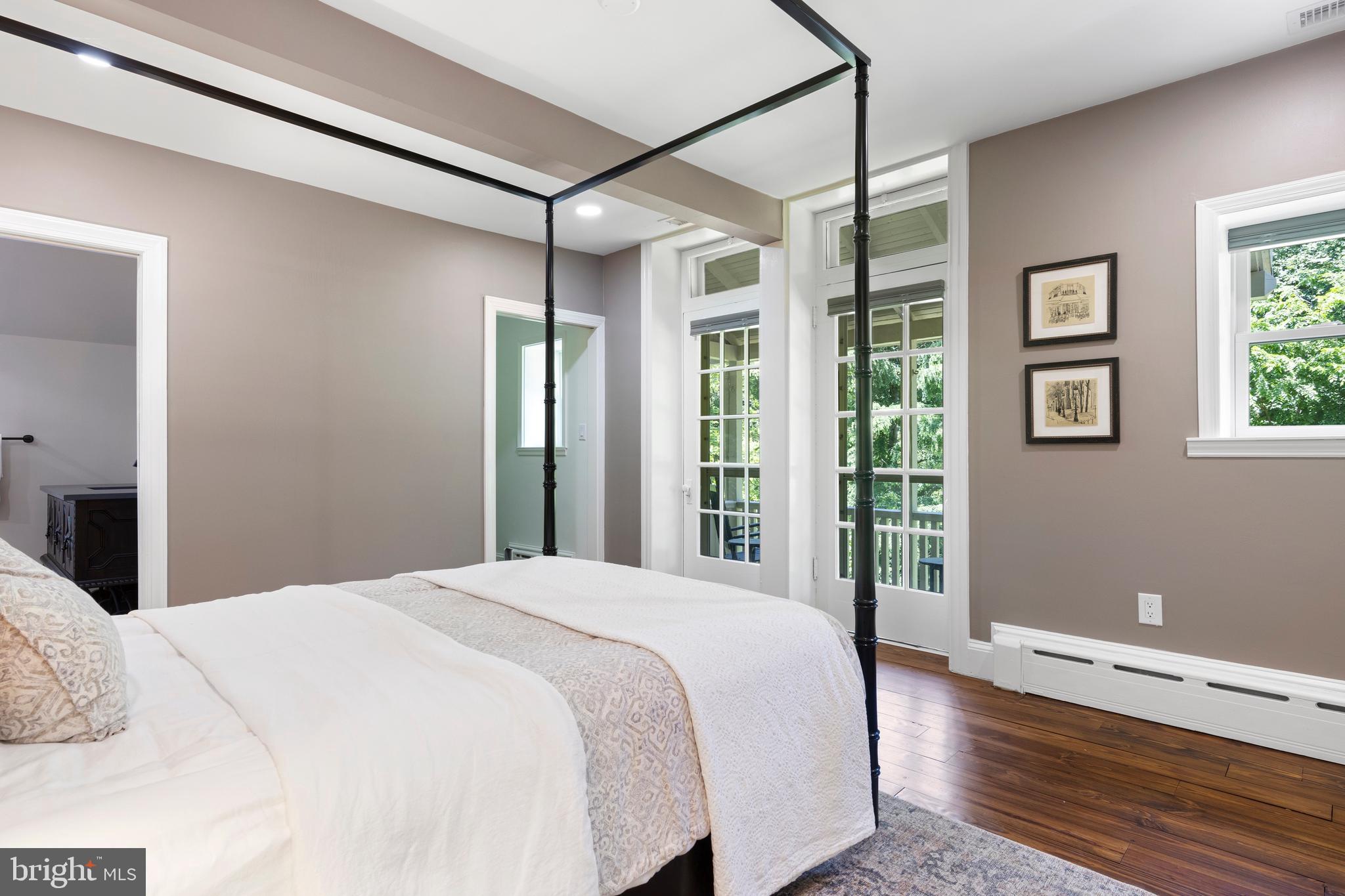 CHESTNUT HILL - Residential