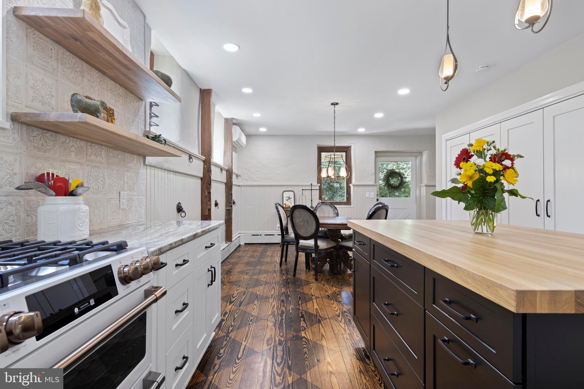 CHESTNUT HILL - Residential