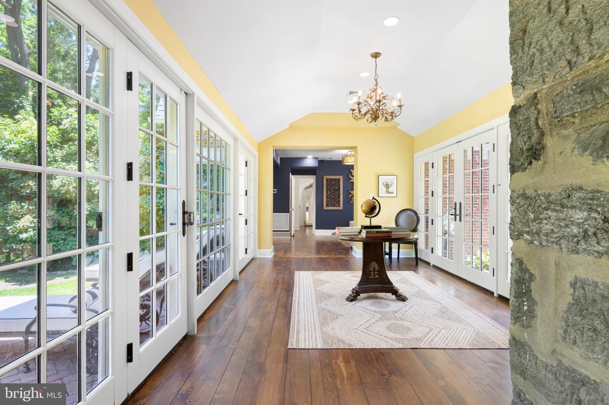 CHESTNUT HILL - Residential