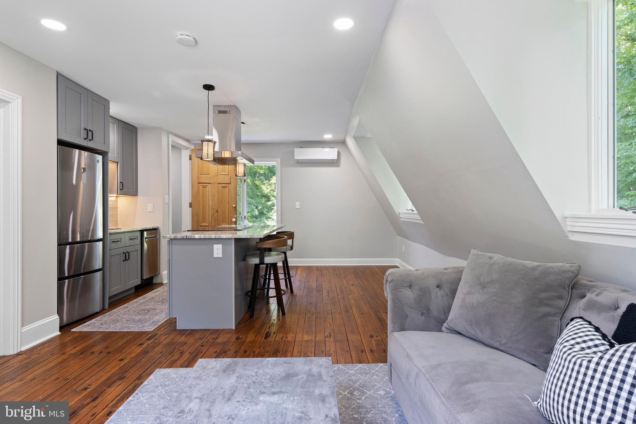 CHESTNUT HILL - Residential