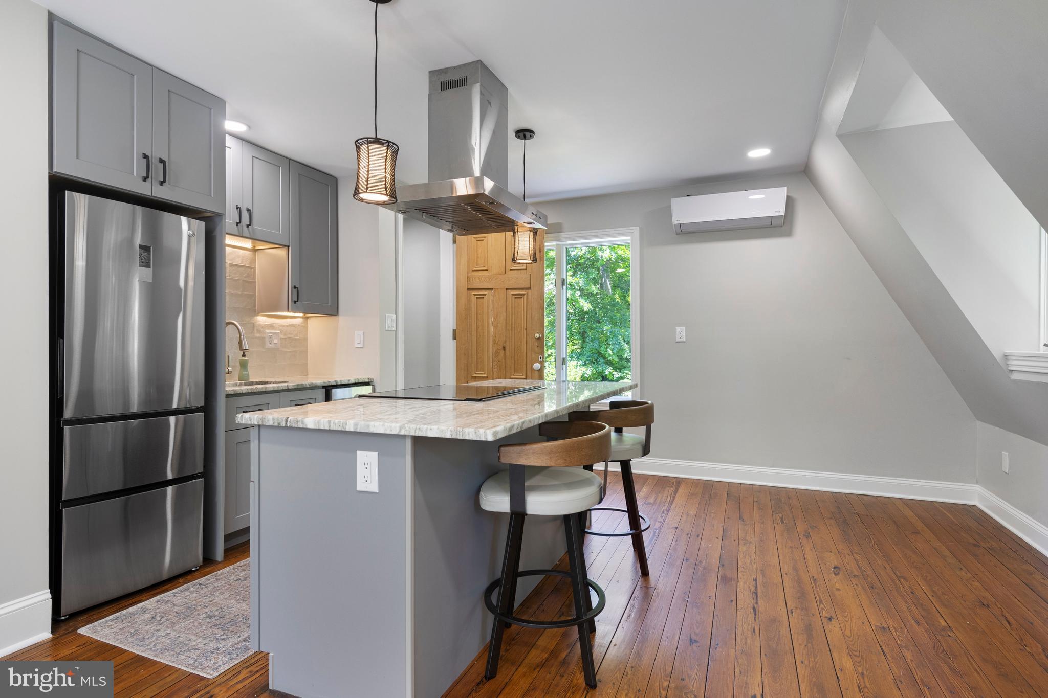 CHESTNUT HILL - Residential