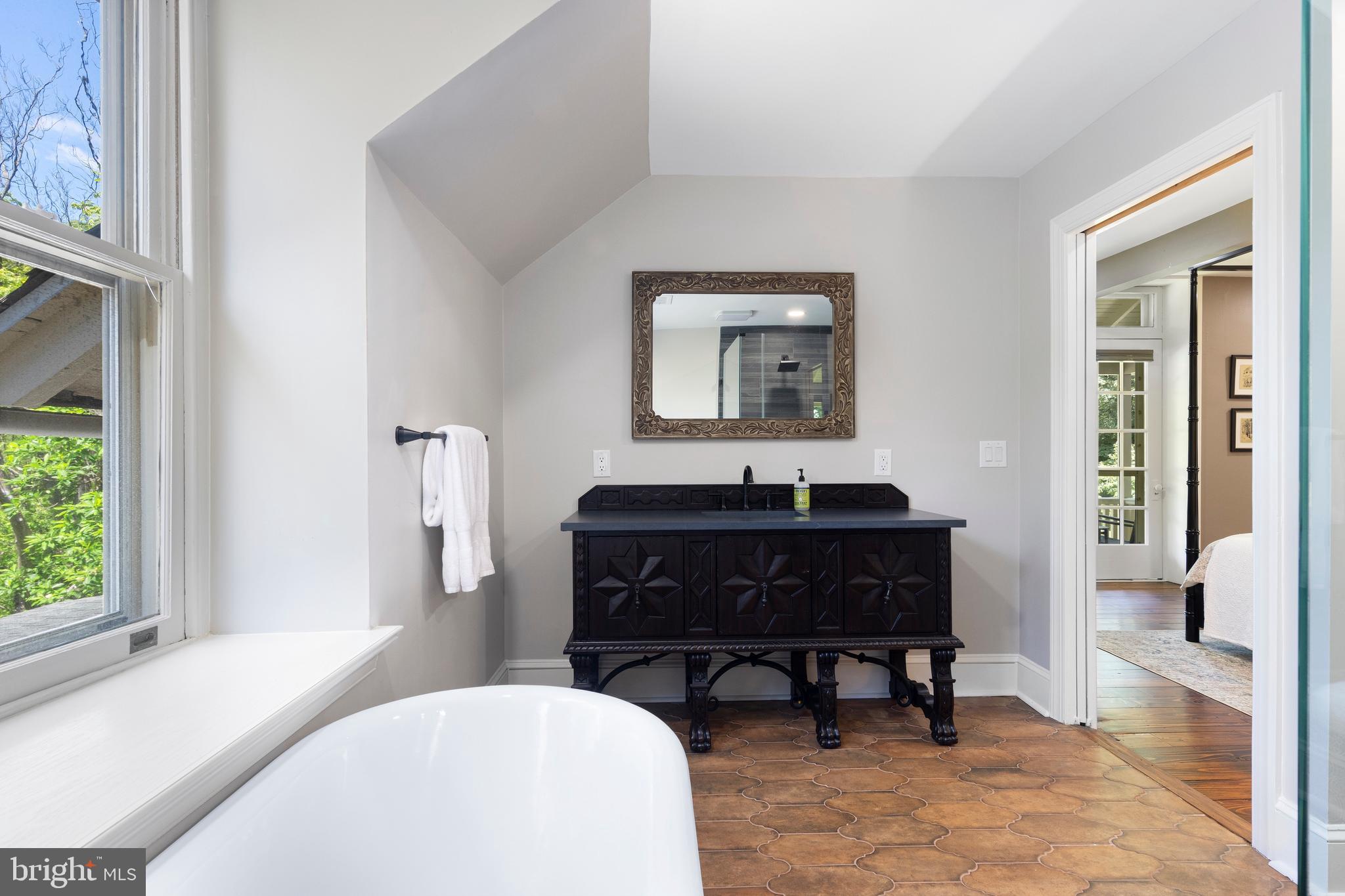 CHESTNUT HILL - Residential