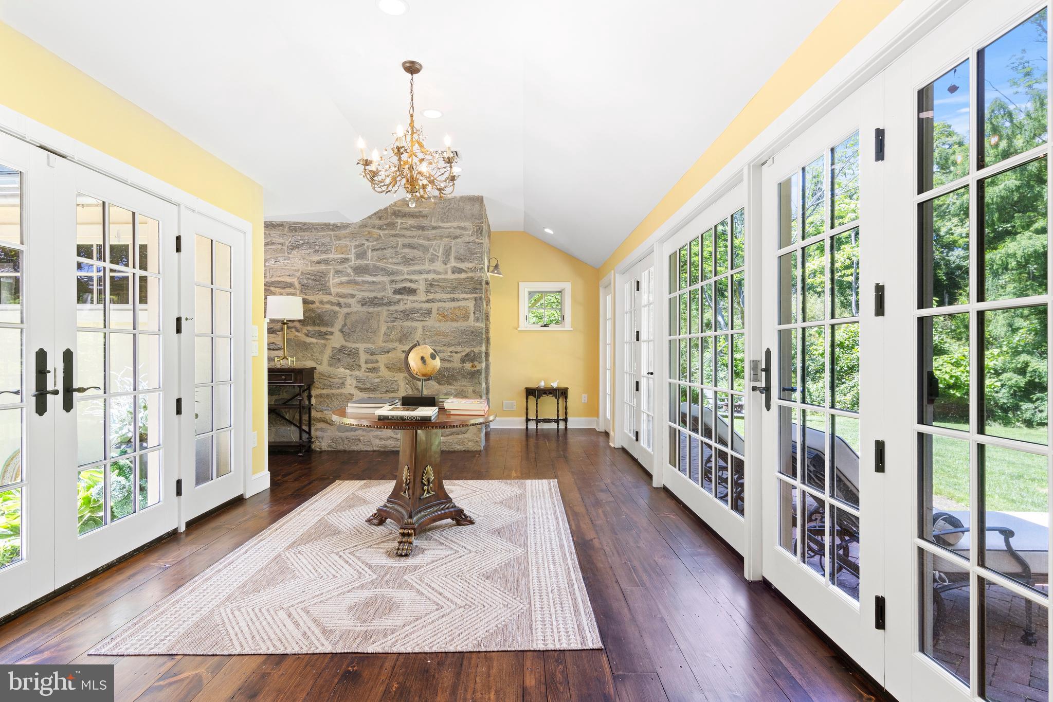 CHESTNUT HILL - Residential