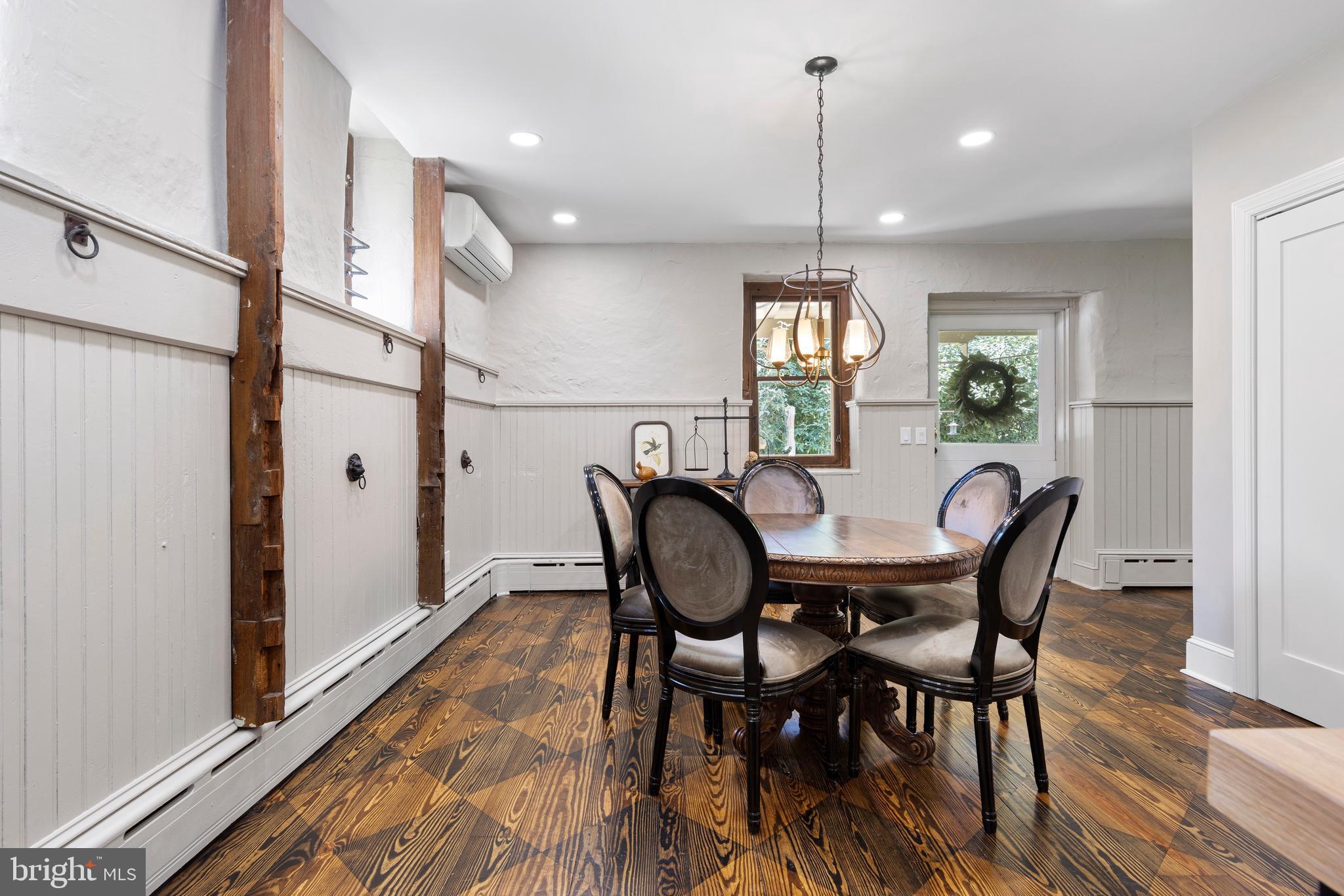 CHESTNUT HILL - Residential