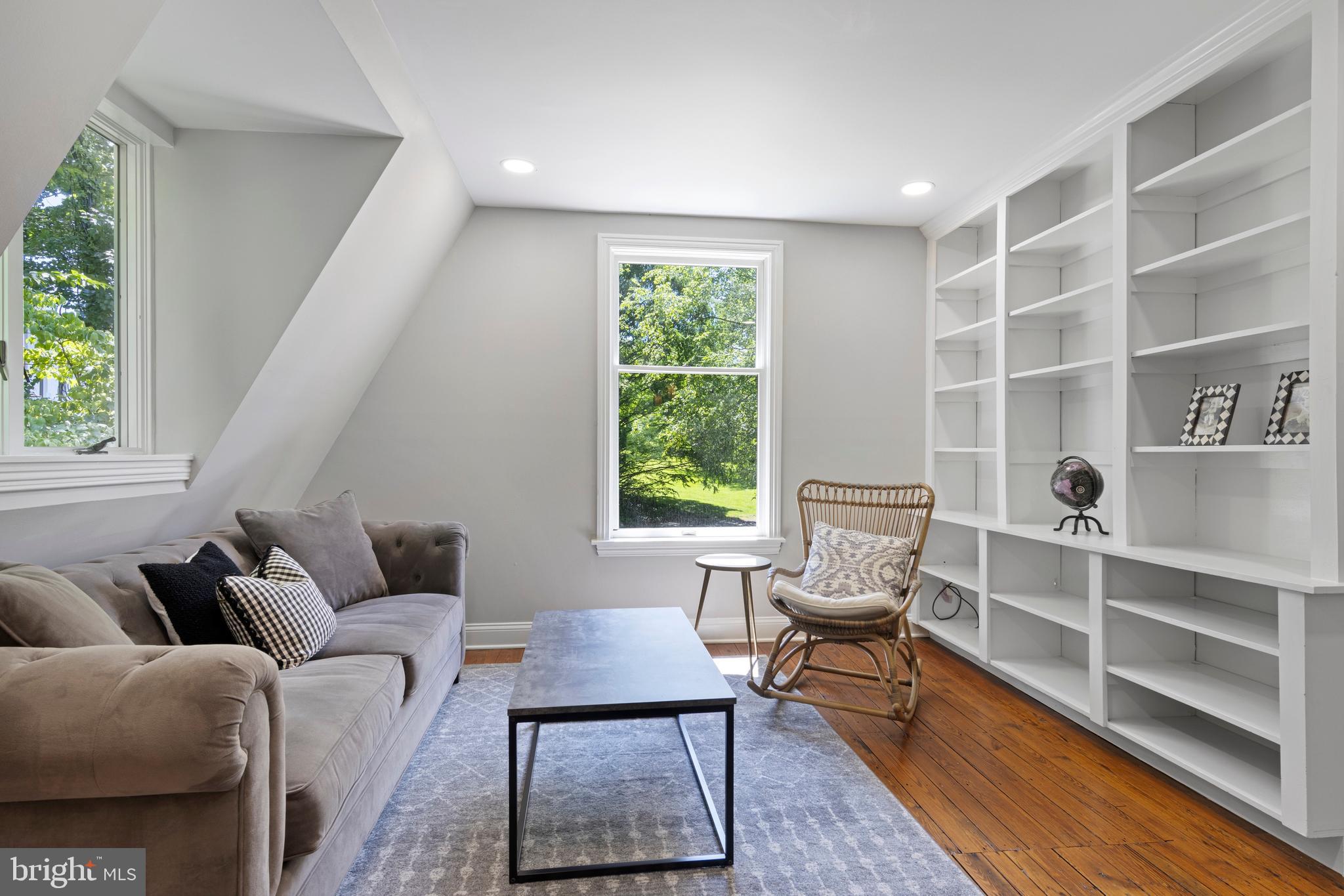 CHESTNUT HILL - Residential