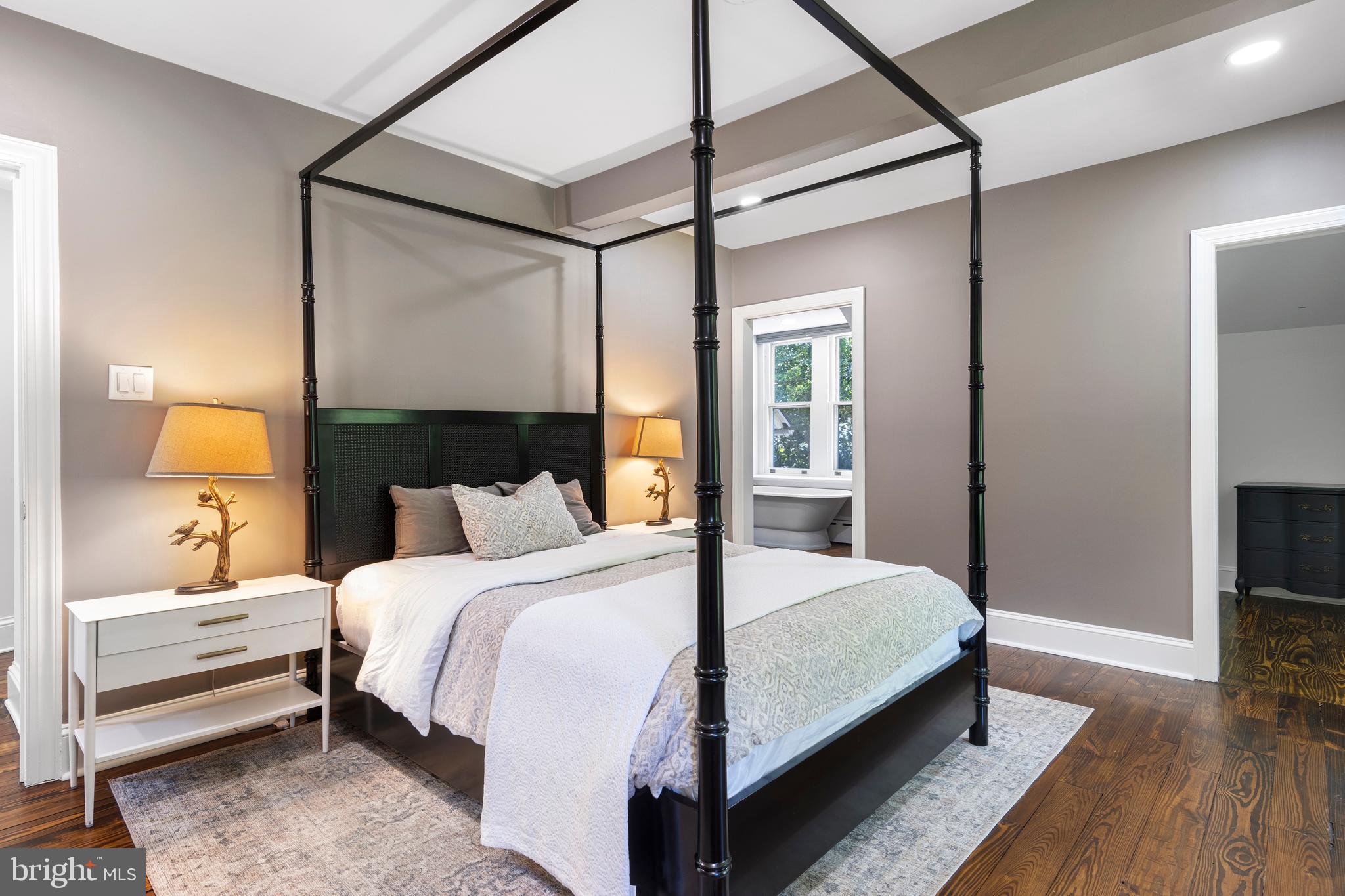 CHESTNUT HILL - Residential