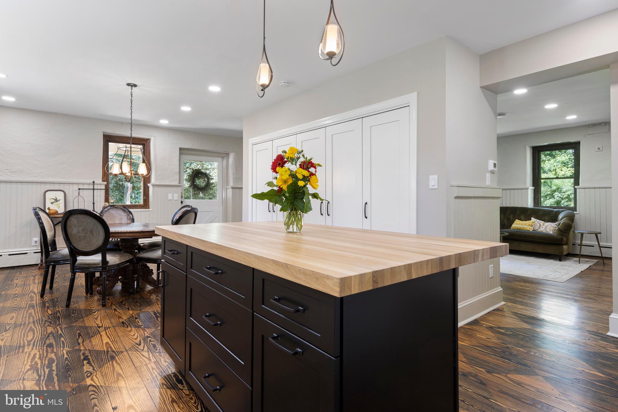 CHESTNUT HILL - Residential