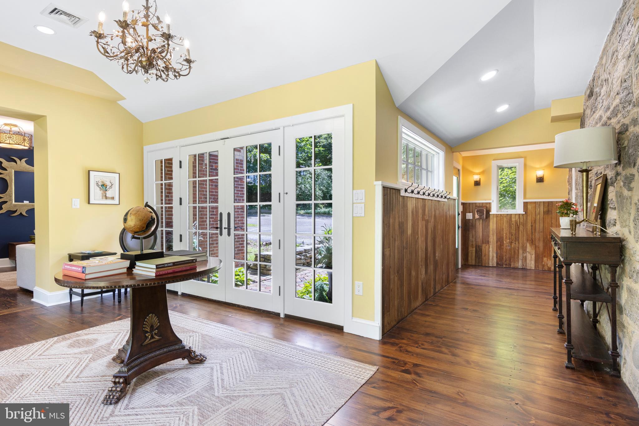 CHESTNUT HILL - Residential