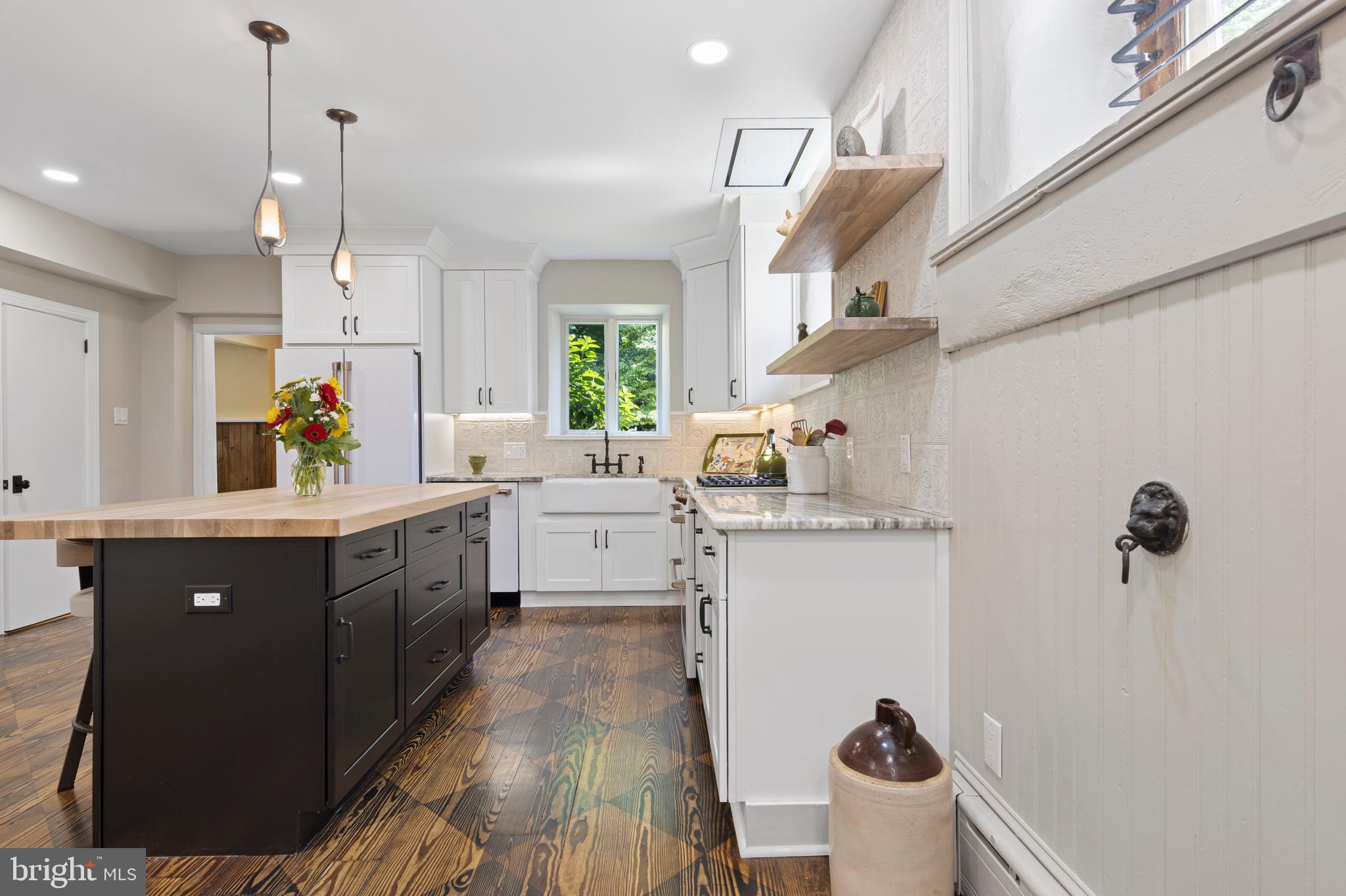 CHESTNUT HILL - Residential