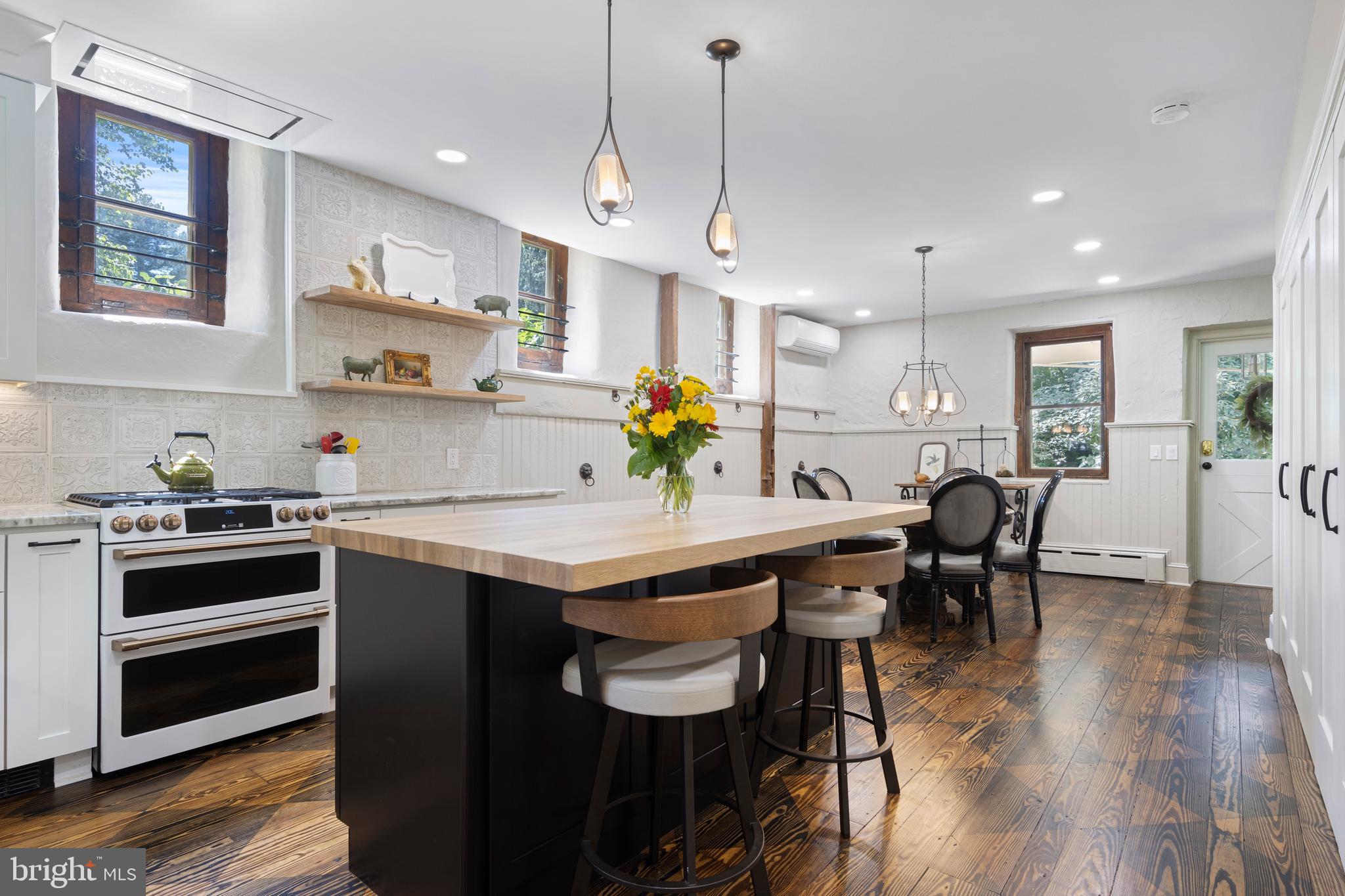 CHESTNUT HILL - Residential