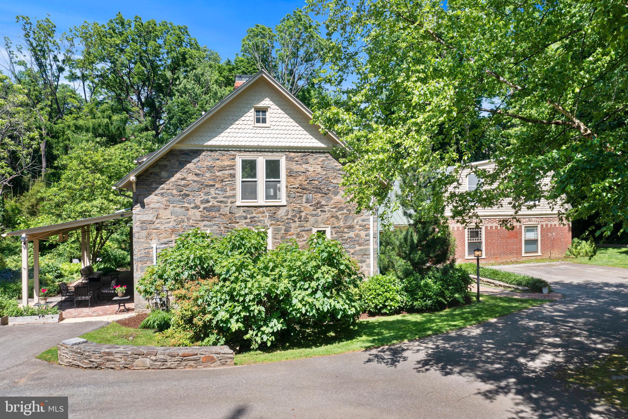 CHESTNUT HILL - Residential