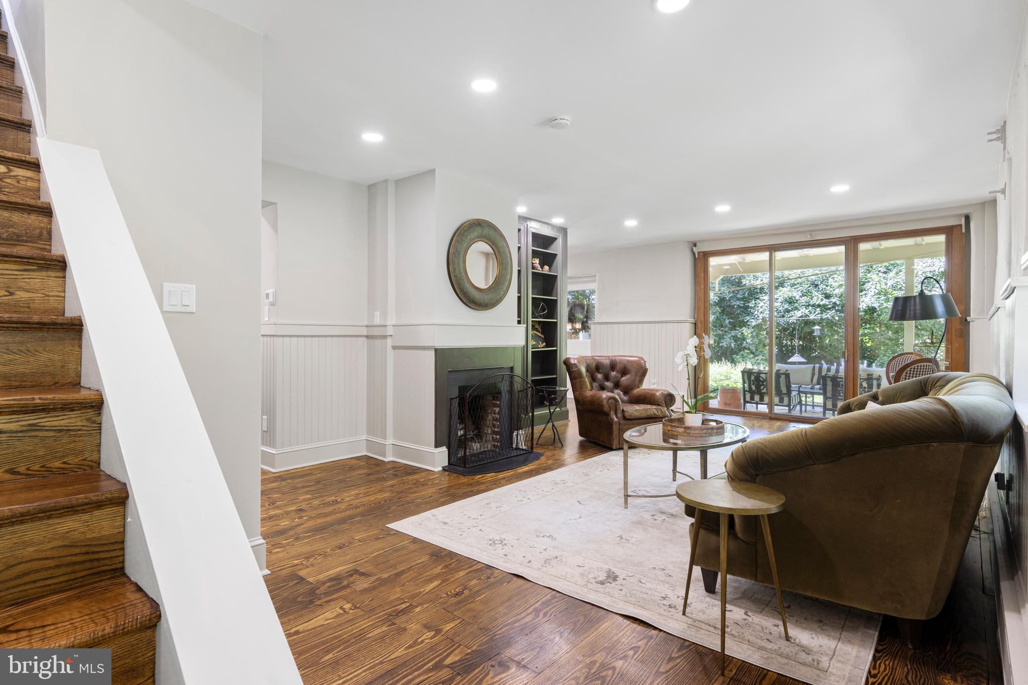 CHESTNUT HILL - Residential