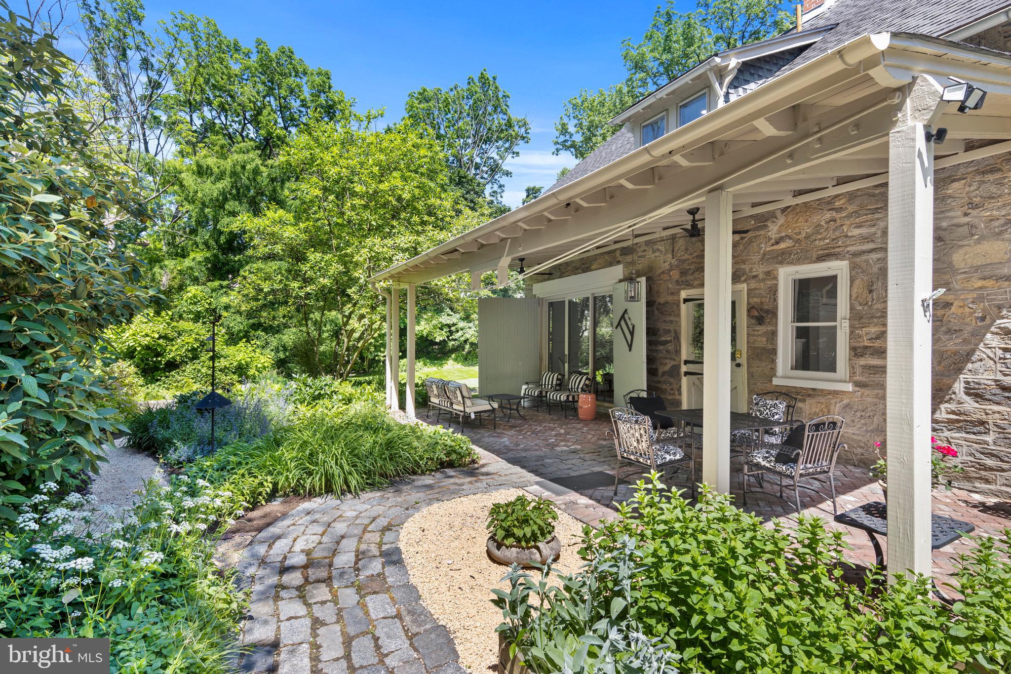 CHESTNUT HILL - Residential