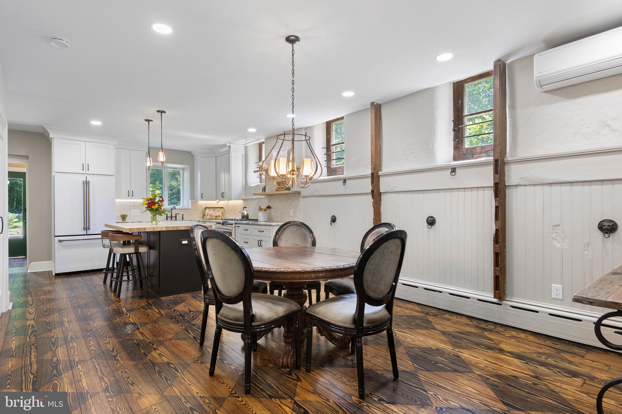 CHESTNUT HILL - Residential