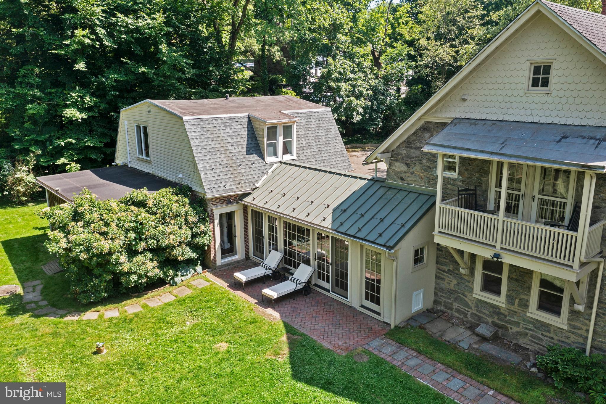 CHESTNUT HILL - Residential