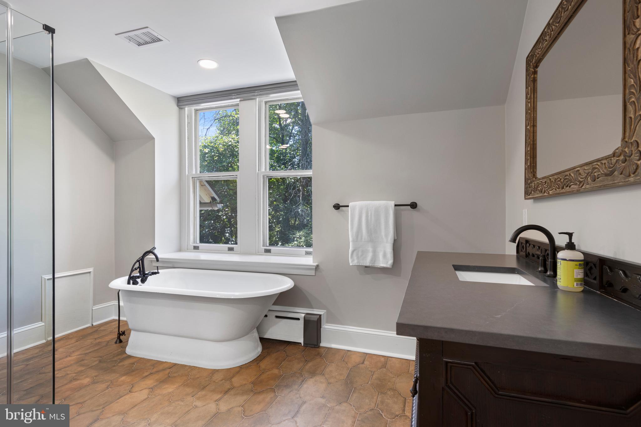 CHESTNUT HILL - Residential