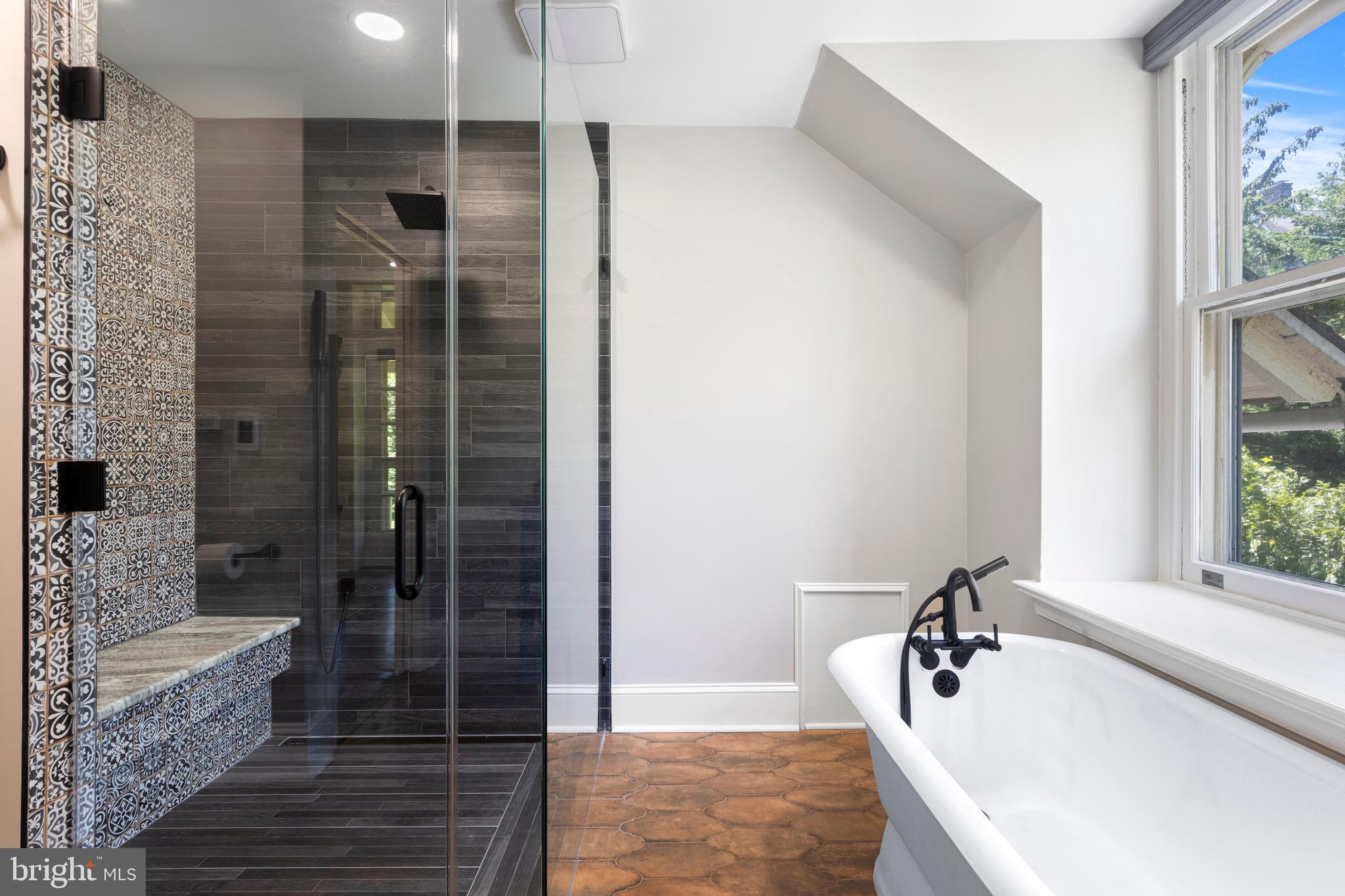 CHESTNUT HILL - Residential