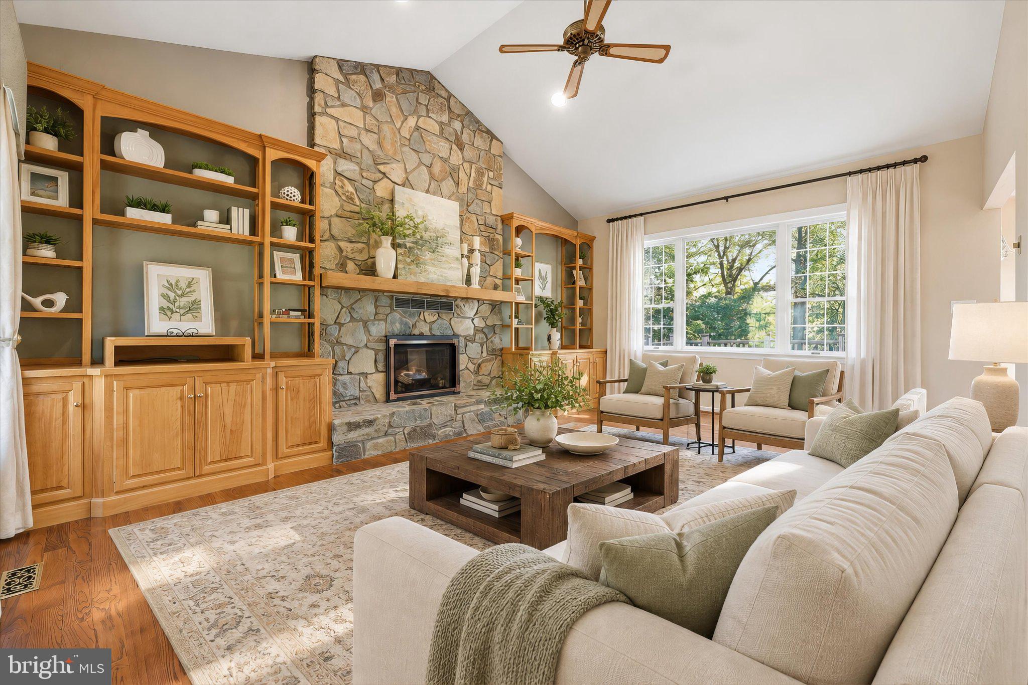 5009 CAMELBACK LANE