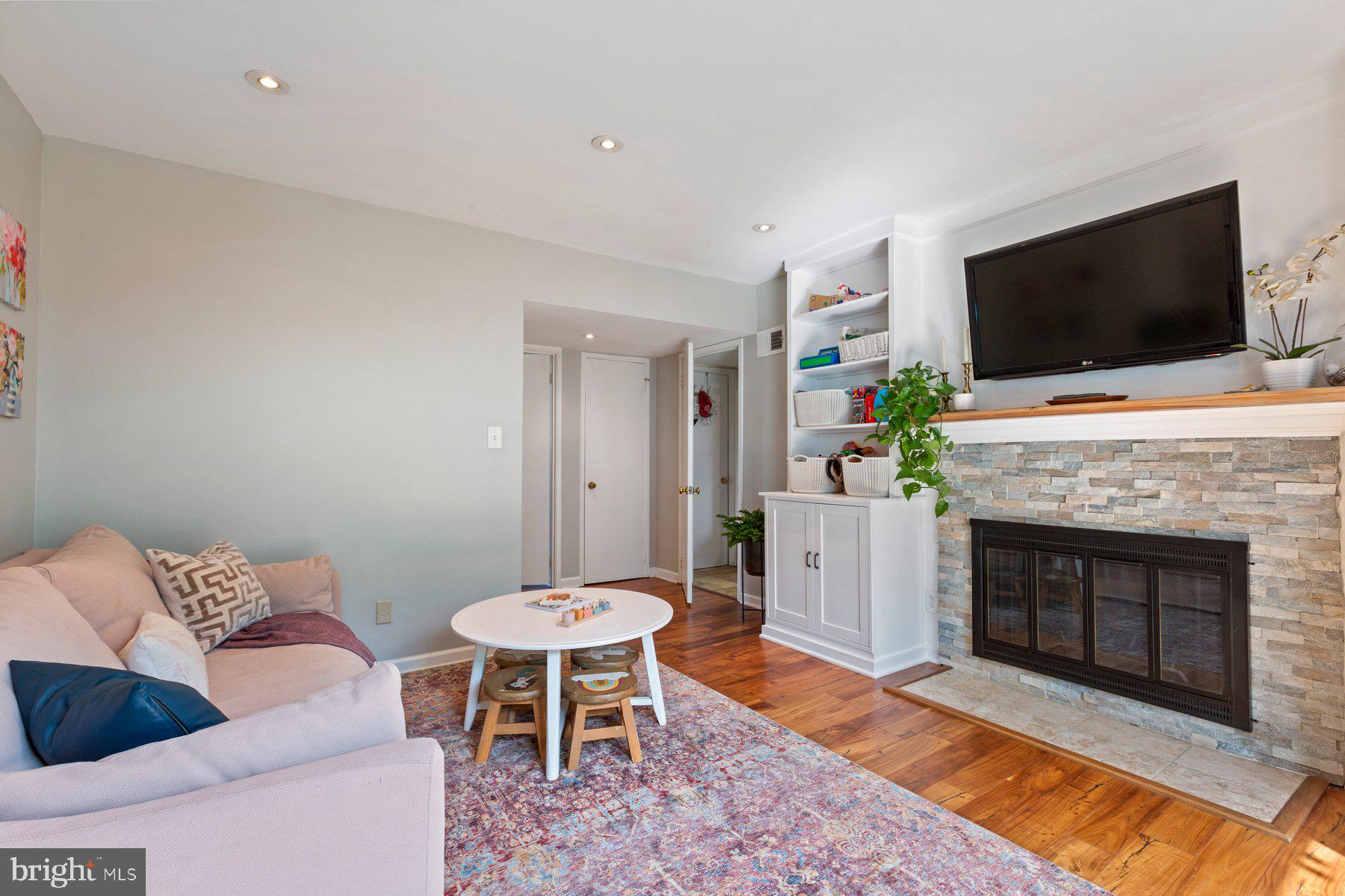 STONEYBROOKE - Residential