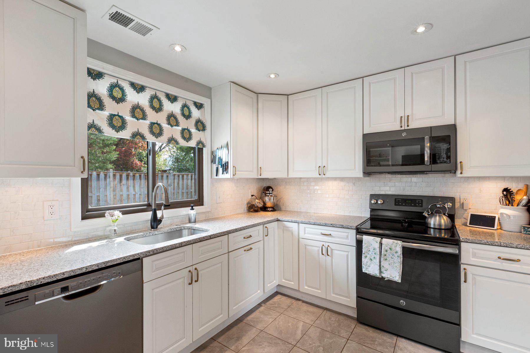 STONEYBROOKE - Residential