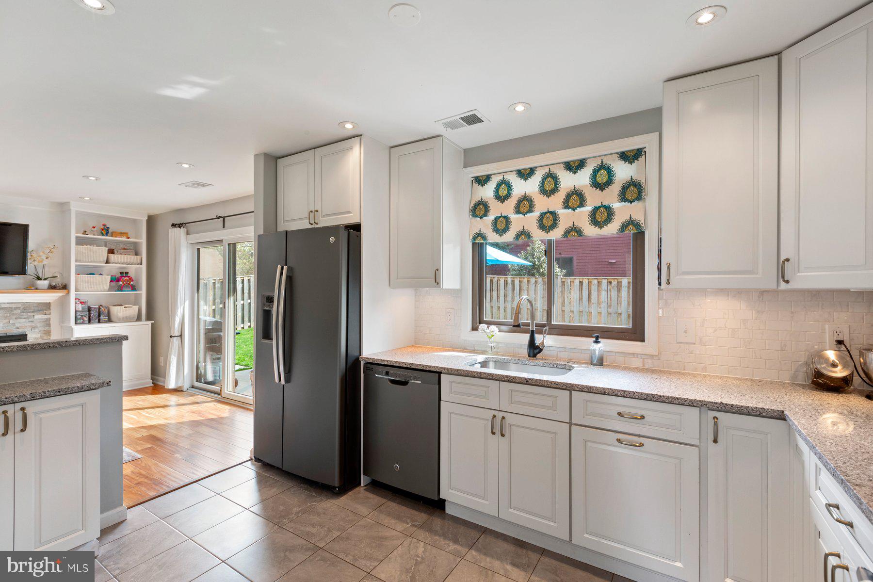 STONEYBROOKE - Residential