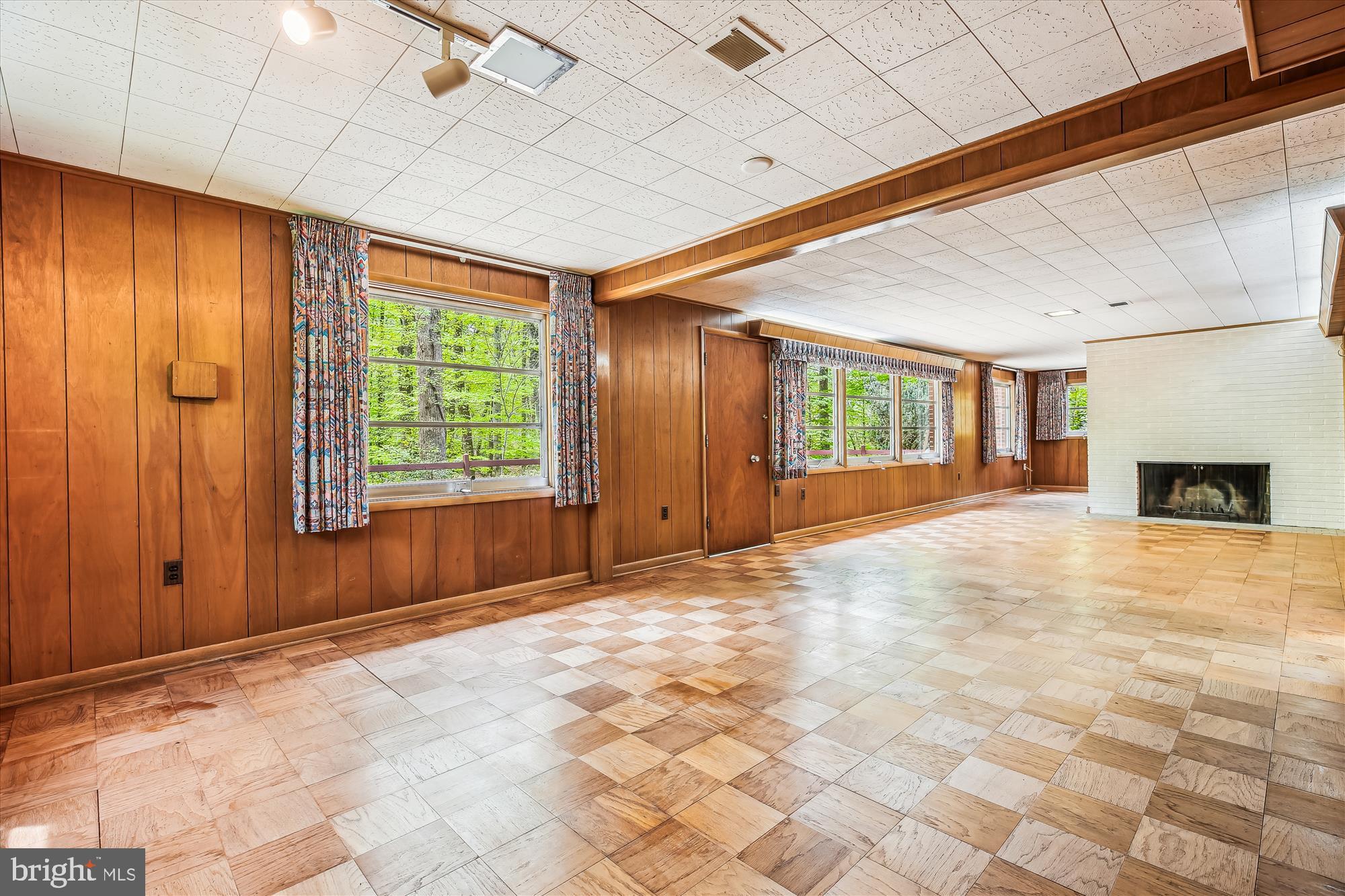 DARNESTOWN OUTSIDE - Residential