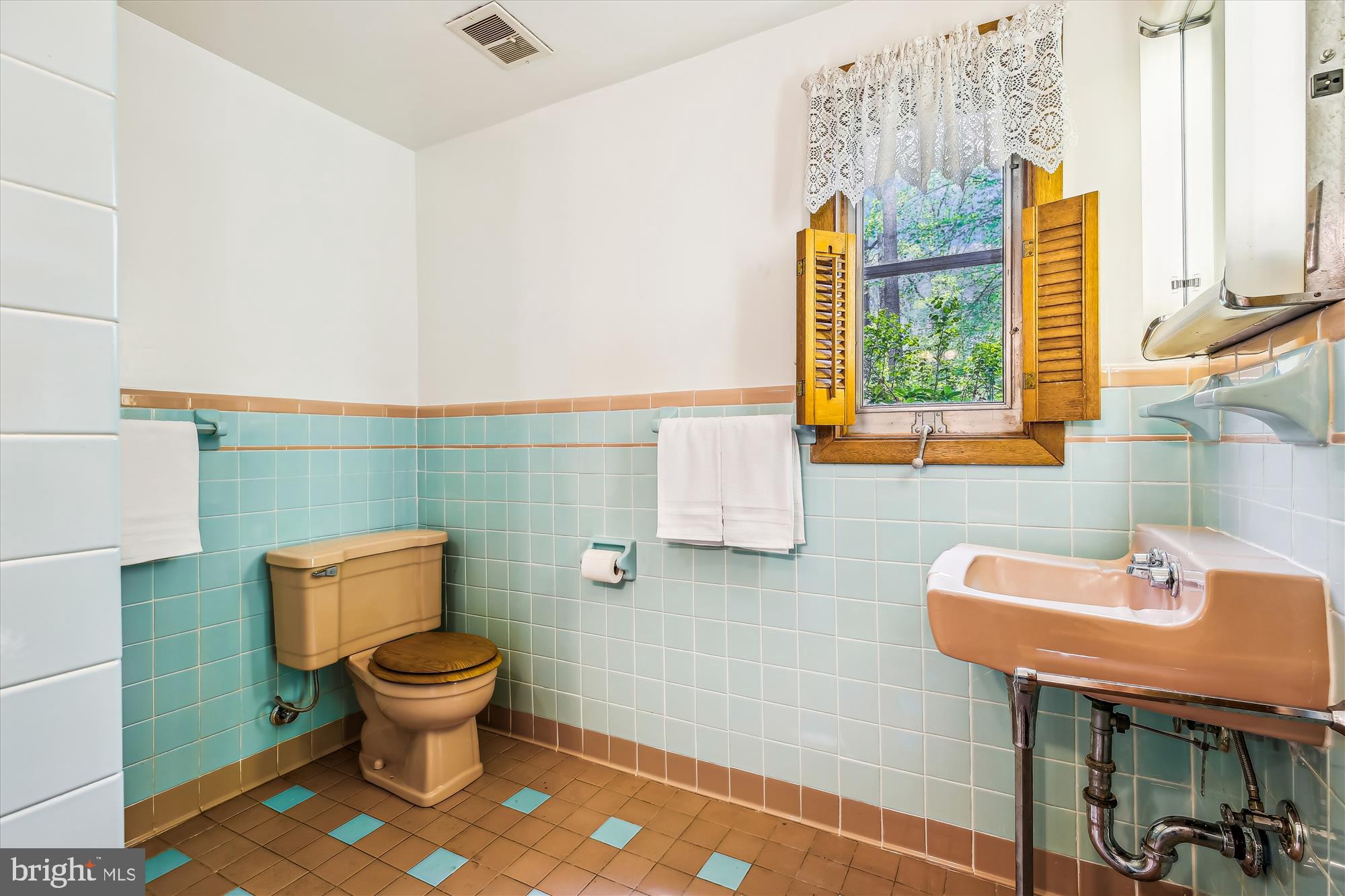 DARNESTOWN OUTSIDE - Residential