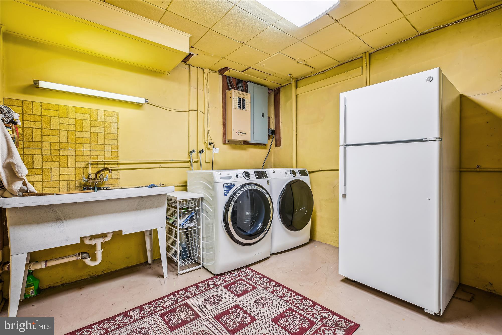 DARNESTOWN OUTSIDE - Residential