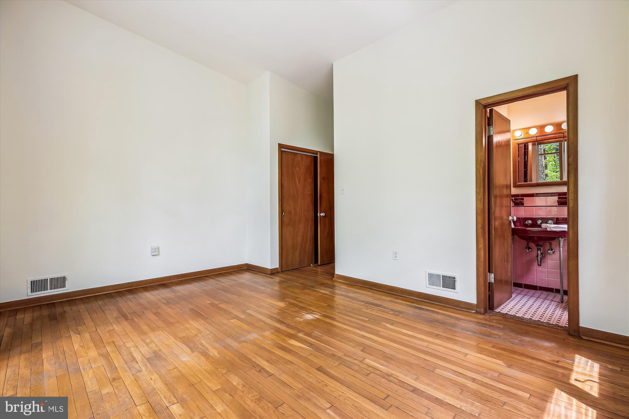 DARNESTOWN OUTSIDE - Residential