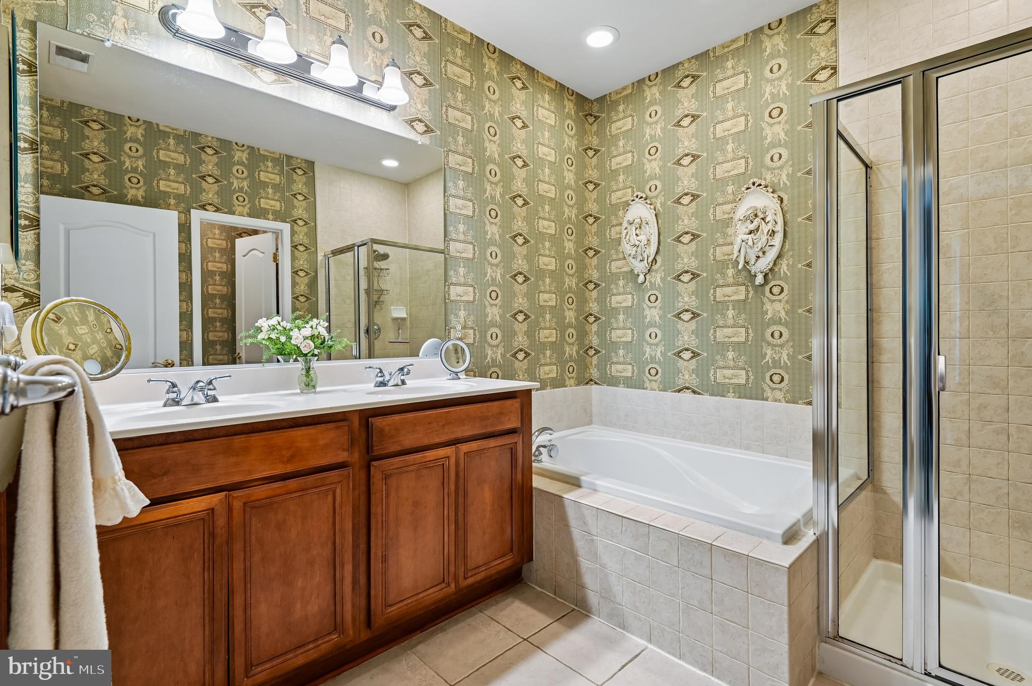 SOUTH RIVER COLONY - Residential