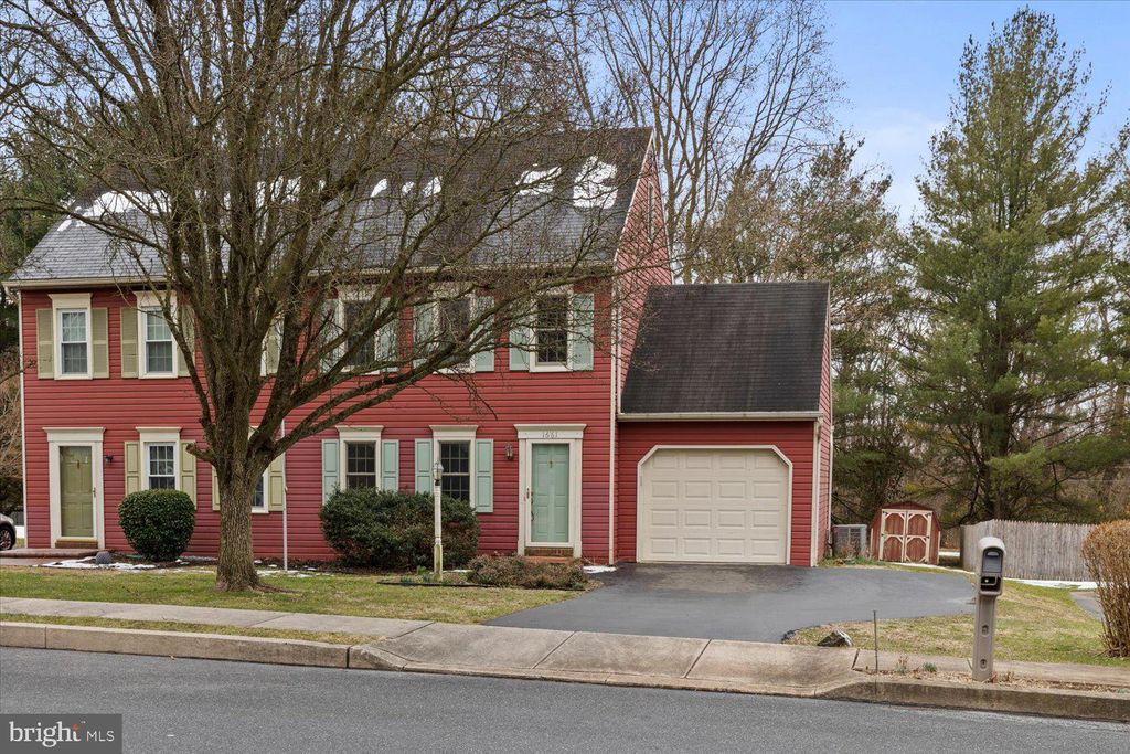 Photo of 1661 Chadwick Circle, Lancaster, PA 17603 (MLS # PALA2047448)