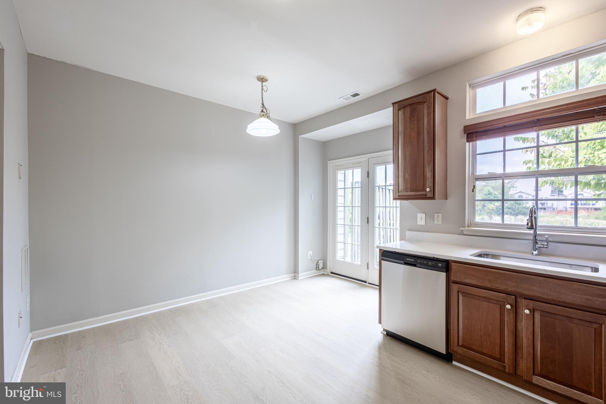 ASHBURN VILLAGE - Residential Lease