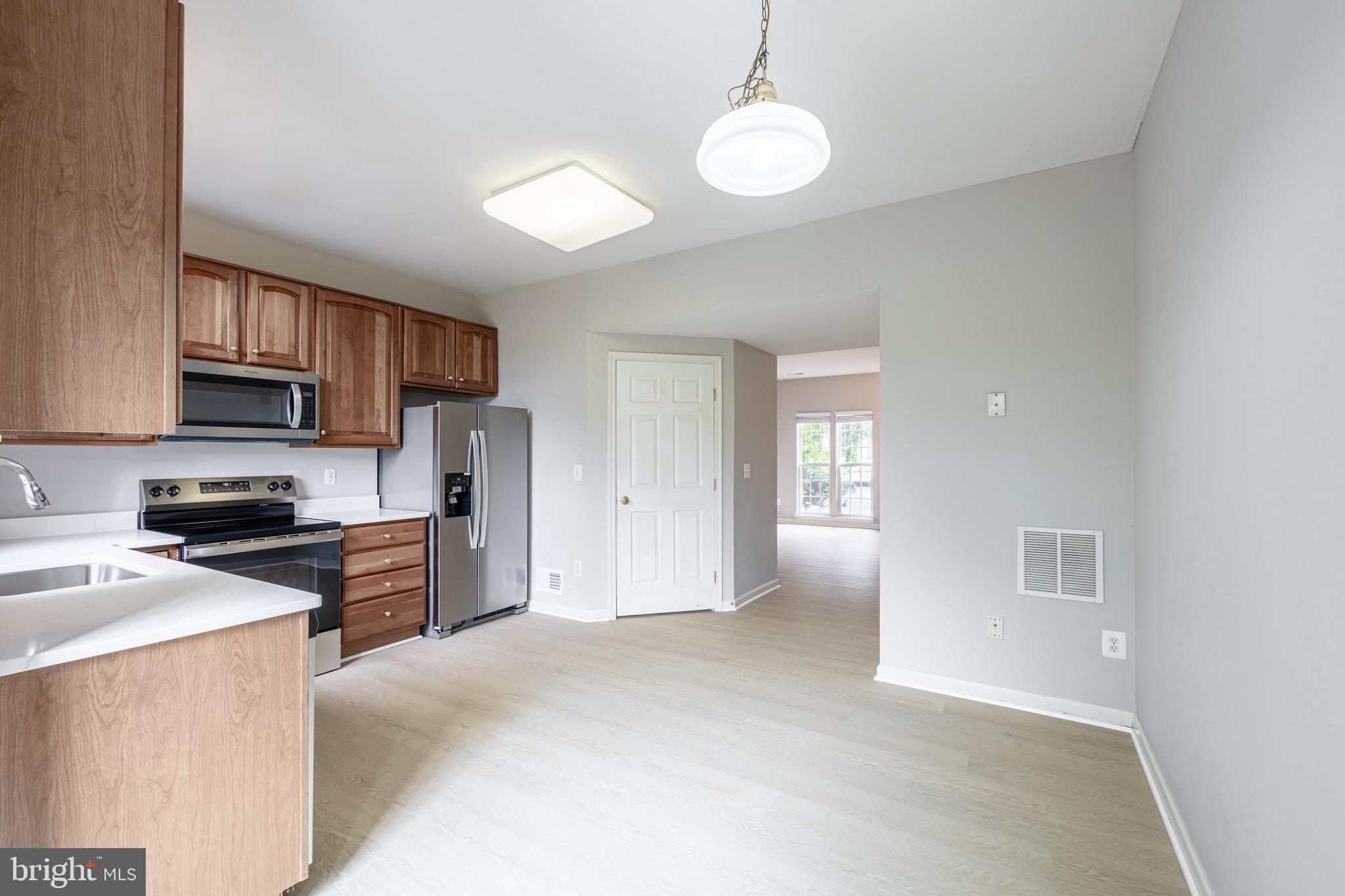 ASHBURN VILLAGE - Residential Lease