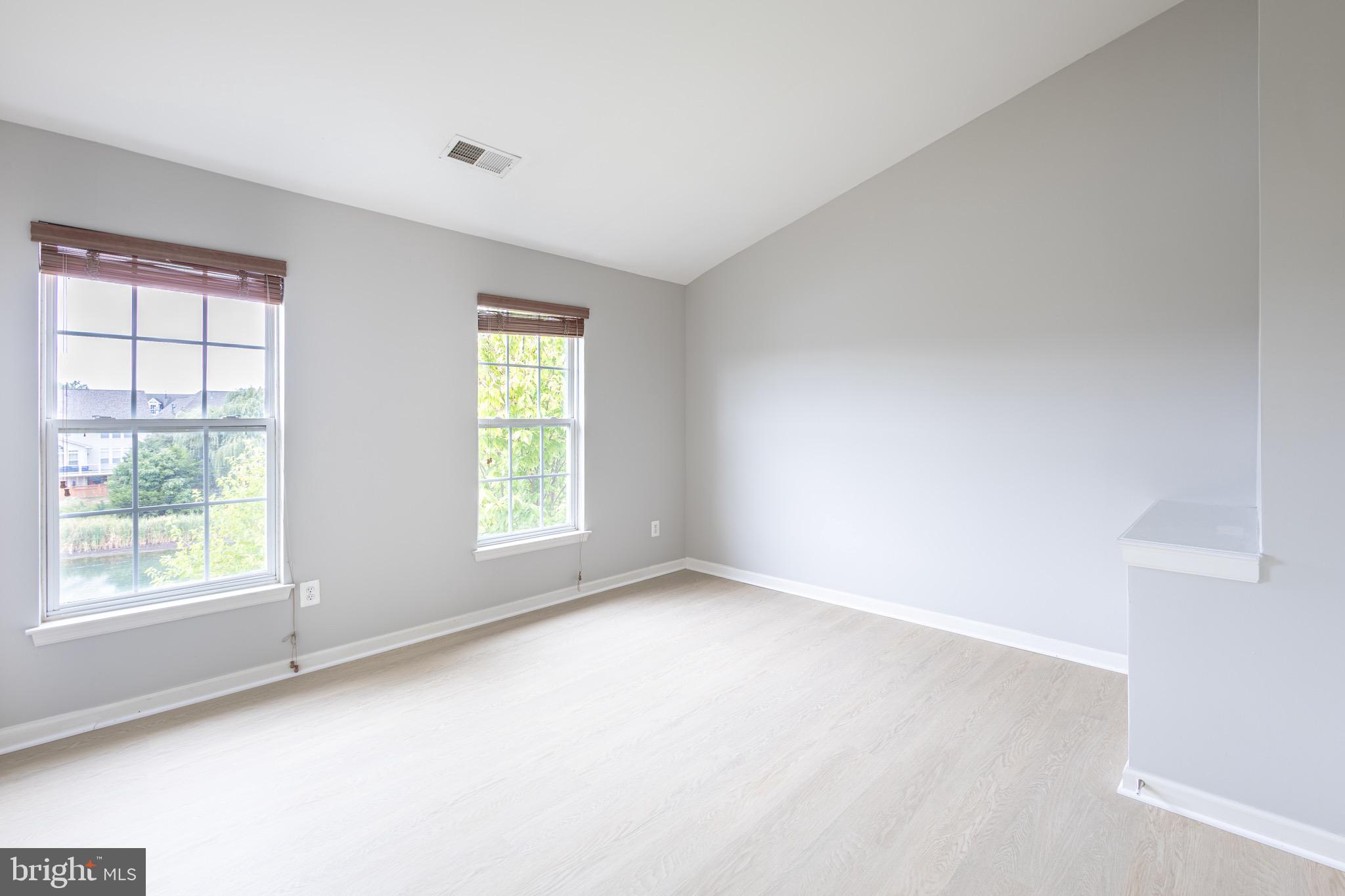 ASHBURN VILLAGE - Residential Lease