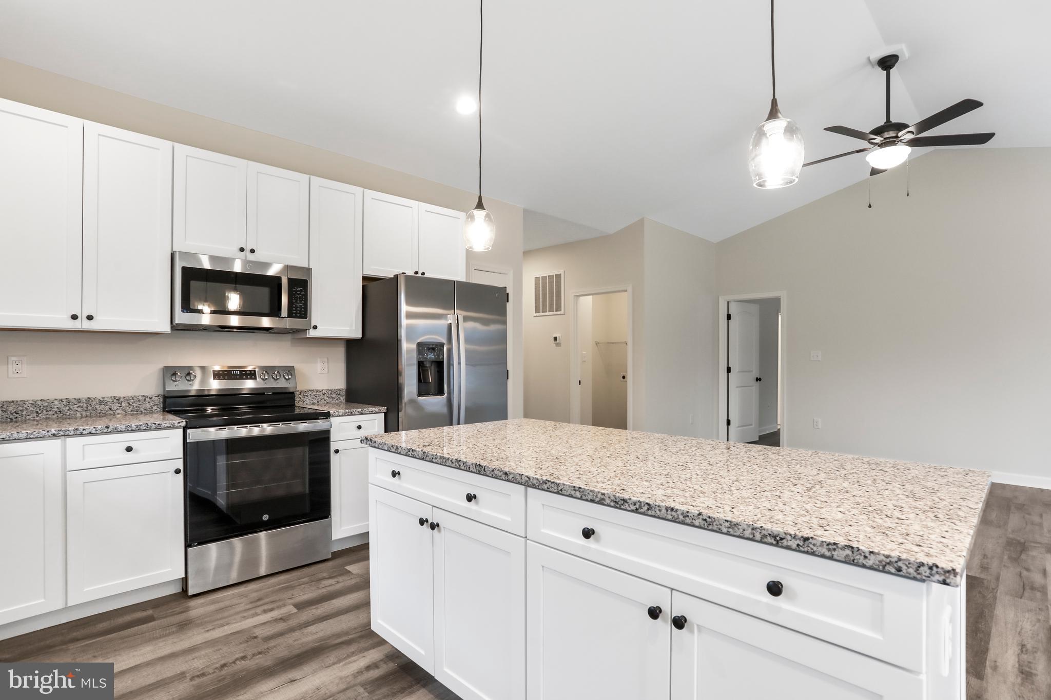 MIDDLE CREEK VISTAS - Residential