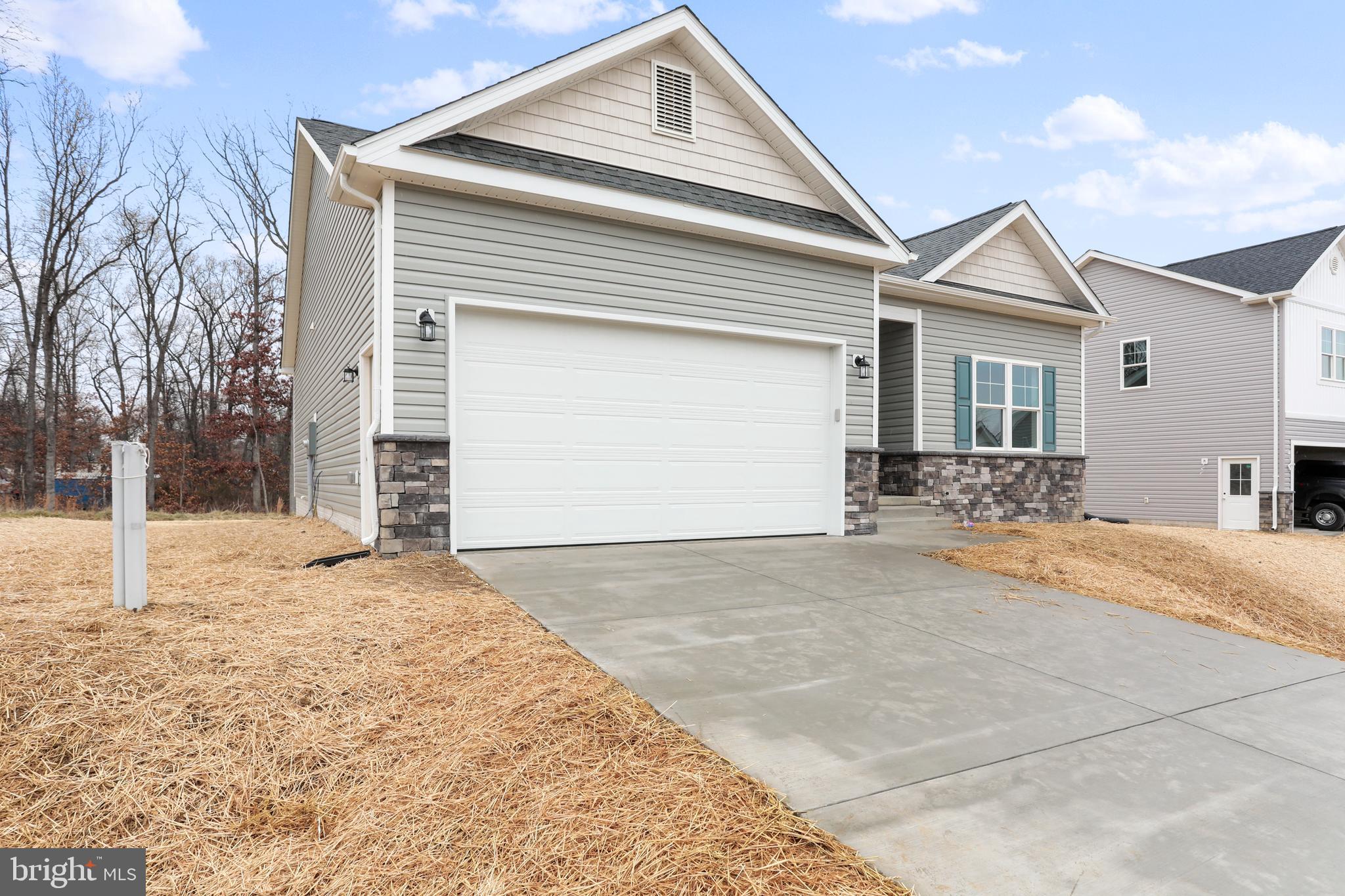 MIDDLE CREEK VISTAS - Residential