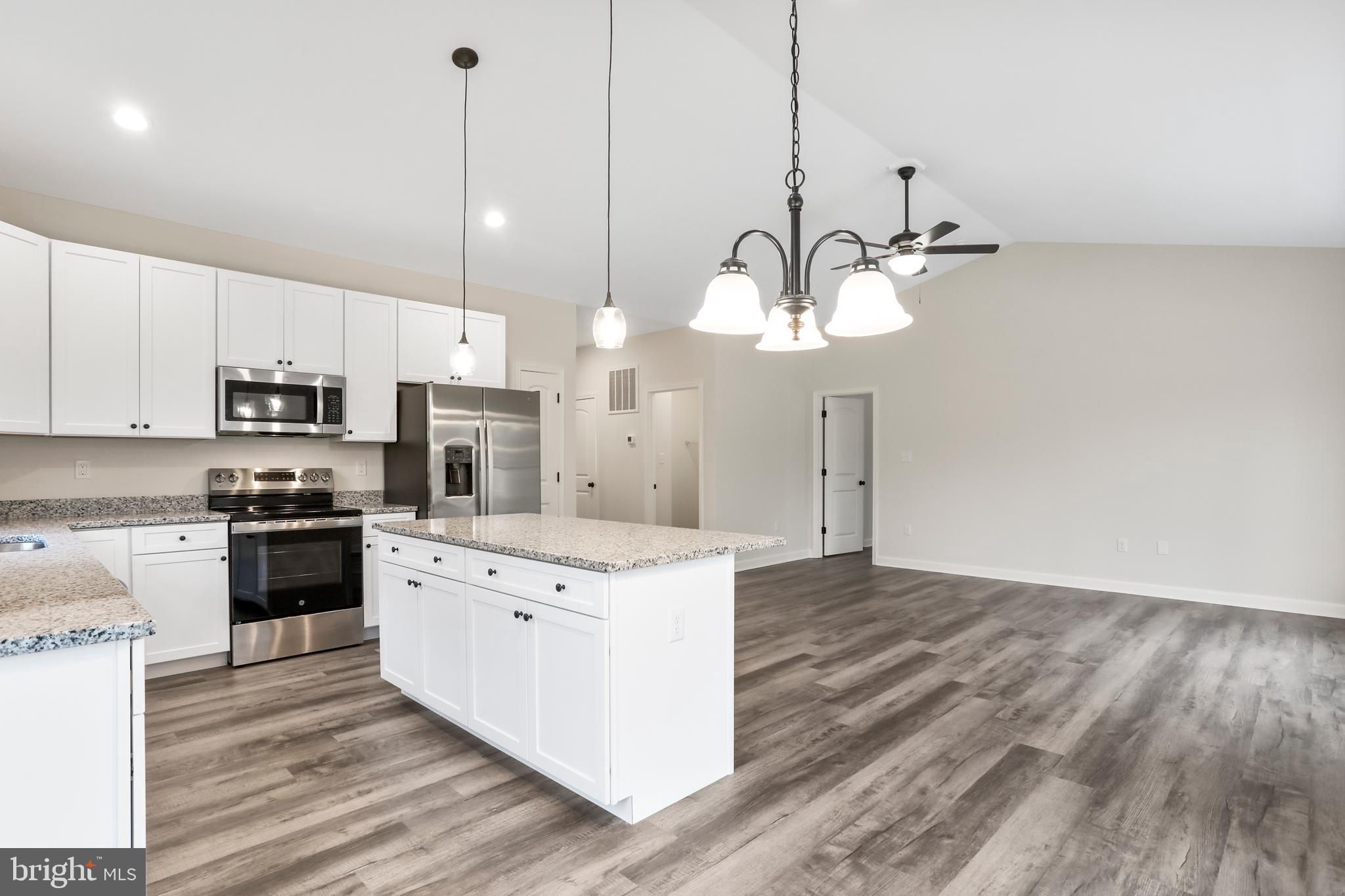 MIDDLE CREEK VISTAS - Residential