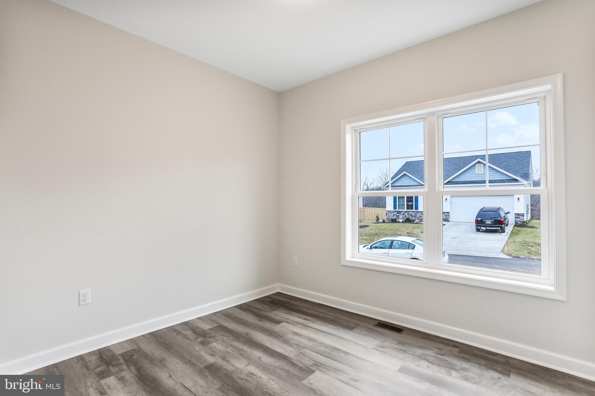 MIDDLE CREEK VISTAS - Residential