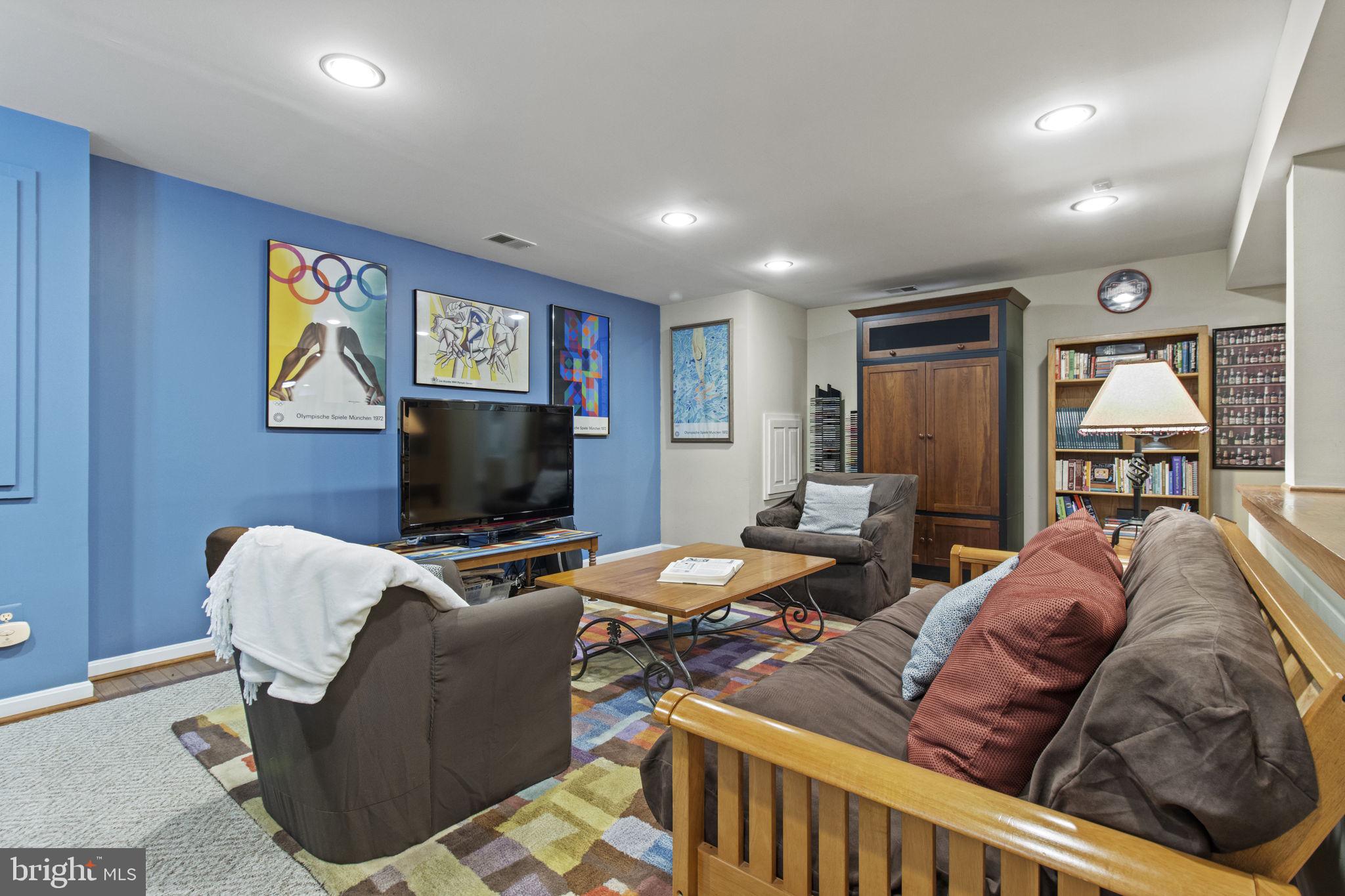 POTOMAC VILLAGE - Residential