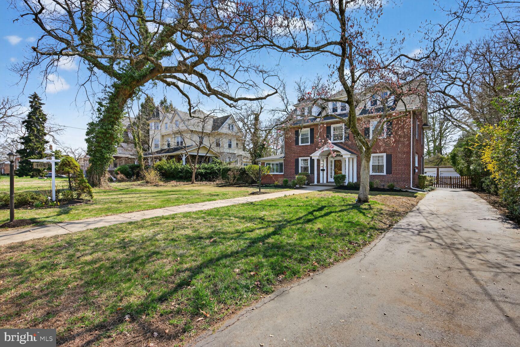 104 W MAPLE AVENUE