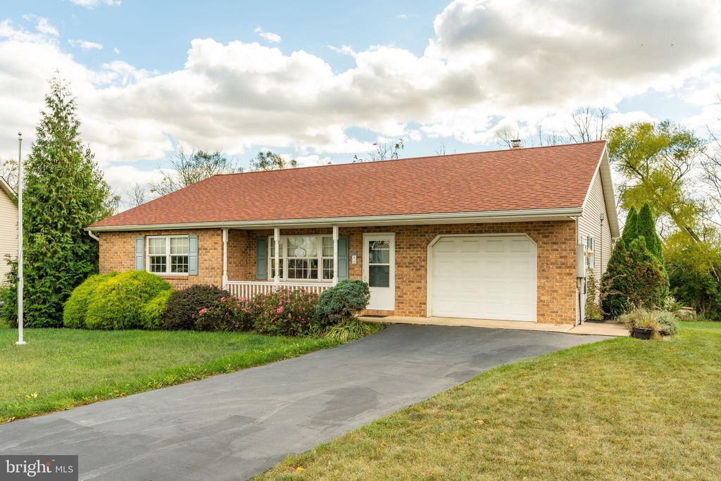 Photo of 46 Ray Drive, Denver, PA 17517 (MLS # PALA2058850)