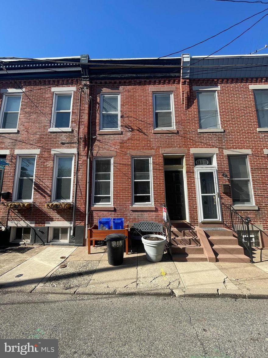 Welcome to 811 Mercer Street. This house is located in the heart of Fishtown and features 3 bedrooms and 1 full bathroom. The property is vacant and move-in ready. Anyone 18 or older who will be living in the property must submit an application. Washer and dryer included. Tenant pays all utilities.