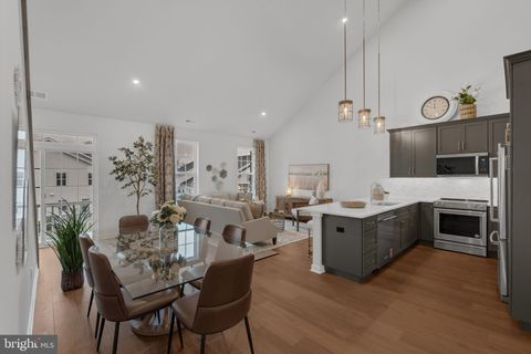 86 CEDAR CIRCLE LEVITTOWN PA 19055