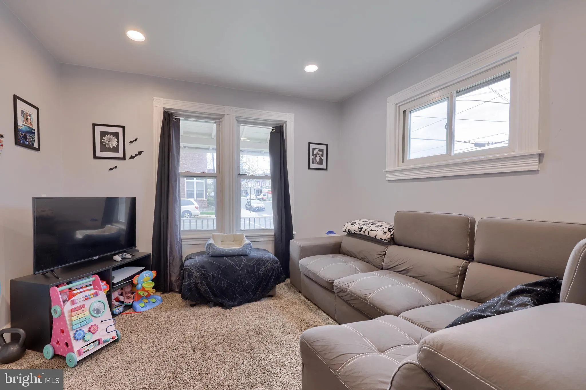 Lancaster, Pennsylvania 17603, United States, 4 Bedrooms Bedrooms, ,2 BathroomsBathrooms,Residential,Pending,114974