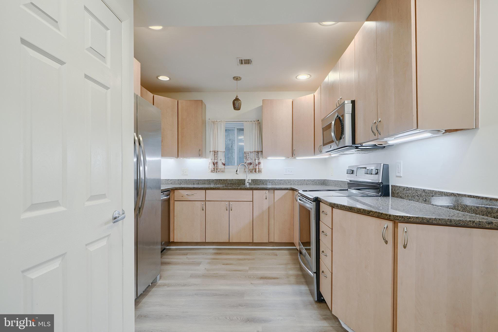 HOLLINS MARKET - Residential Lease