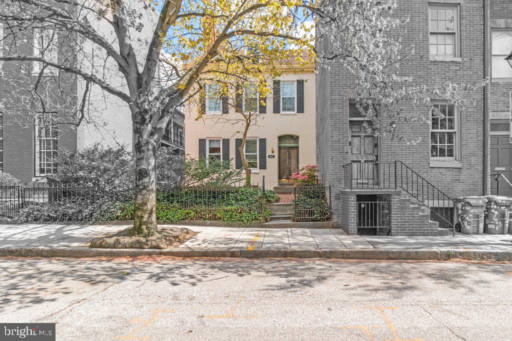 ● Walkable to University of Maryland, Baltimore – Over 6,500 students, faculty, and staff rely on off-campus housing—fueling steady demand for nearby rentals.
● High Renter Density Neighborhood – With 63% of residents renting, Ridgely’s Delight offers strong, stable occupancy and long-term investment potential.
● 2 Blocks to Oriole Park at Camden Yards – Appeals to tenants seeking walkable access to Baltimore’s sports, entertainment, and downtown districts.
● Quick access to MLK Jr. Blvd, Light Rail and I-95 – Ideal for city-loving commuters, with fast connections to points north and south. Tucked behind a wrought iron gate, the building sits slightly back from the street with a single brick path winding through mature landscaping. Inside, all units feature wood flooring throughout the living spaces and front-facing wood-frame, double-pane windows that preserve a traditional aesthetic. Remaining windows have been upgraded to vinyl replacements for improved efficiency. Kitchens are outfitted with wood cabinetry—three with laminate countertops, and one with a porcelain sink top. Most units have gas stoves; one includes a 24″ electric range. Bathrooms retain their original charm, with ceramic tile flooring, pedestal or vanity sinks, and a mix of two clawfoot tubs and two standard tubs. Each unit in this Ridgely’s Delight 4-unit is equipped with a mini-split system, providing electric heating and air conditioning with individual zone control—reducing energy waste and maintenance costs. A central 70-gallon gas-fired water heater serves the building. The water service has been upgraded with a 1″ copper main, and all observable interior supply lines are copper; drain lines are either PVC or steel.
Tenants enjoy access to a free shared laundry area and private basement storage rooms. All tenants currently pay their own gas and electric service and reimburse the landlord for public service electric, gas and water. With no on-campus housing, the University of Maryland Baltimore relies on surrounding neighborhoods to meet the needs of its 6,500+ students, faculty, and staff. The university offers 97 doctoral, master’s, baccalaureate, and certificate programs, and confers most of Maryland’s professional practice doctoral degrees—making housing in this area essential and in demand.
The property is just two blocks from Oriole Park at Camden Yards and close to the Light Rail, offering tenants walkable access to entertainment, transit, and downtown. Its location along Martin Luther King Jr. Boulevard provides immediate access to I-95 and I-295, making it an ideal choice for students and professionals alike.