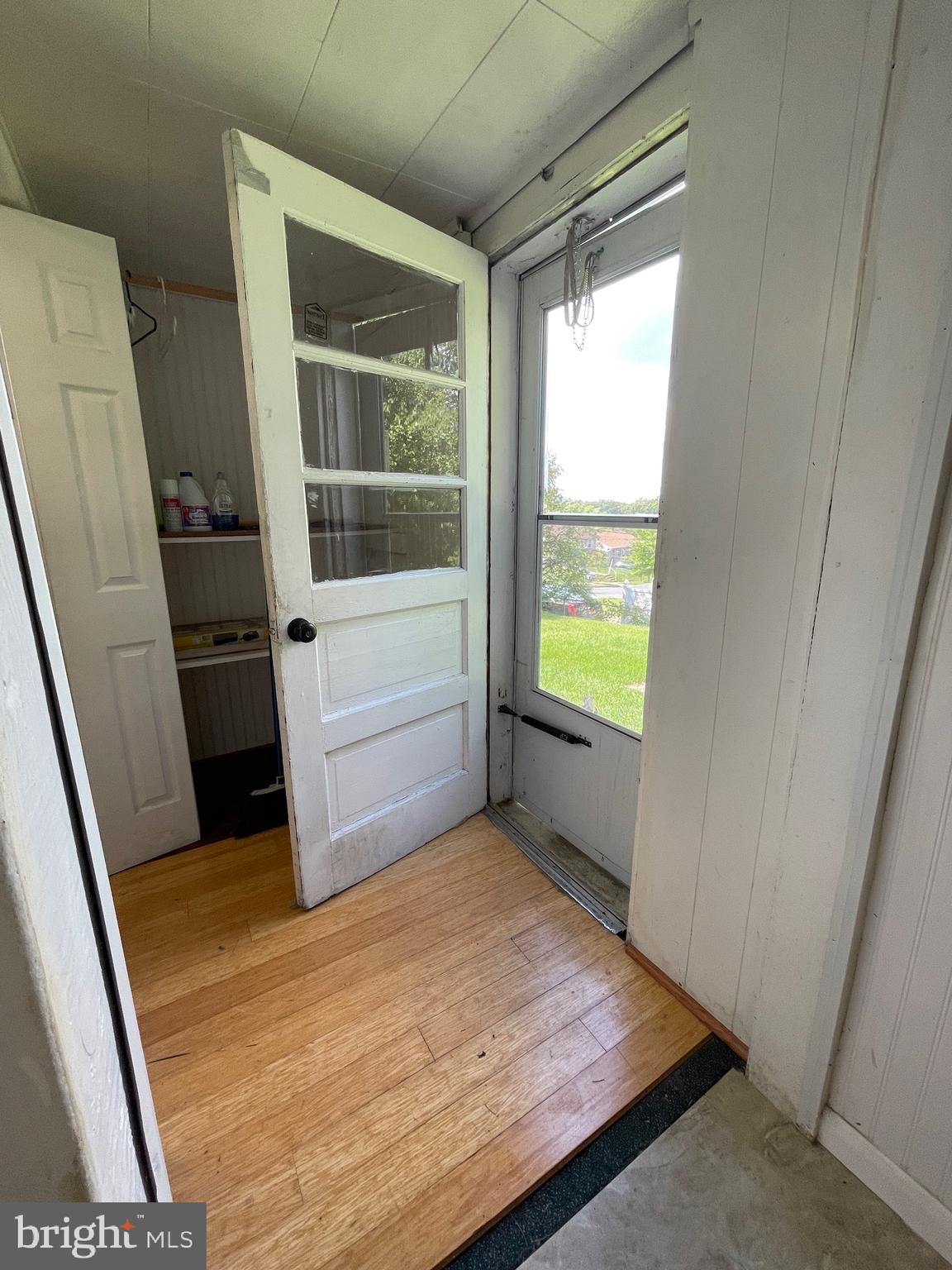 LANHAM WOODS - Residential