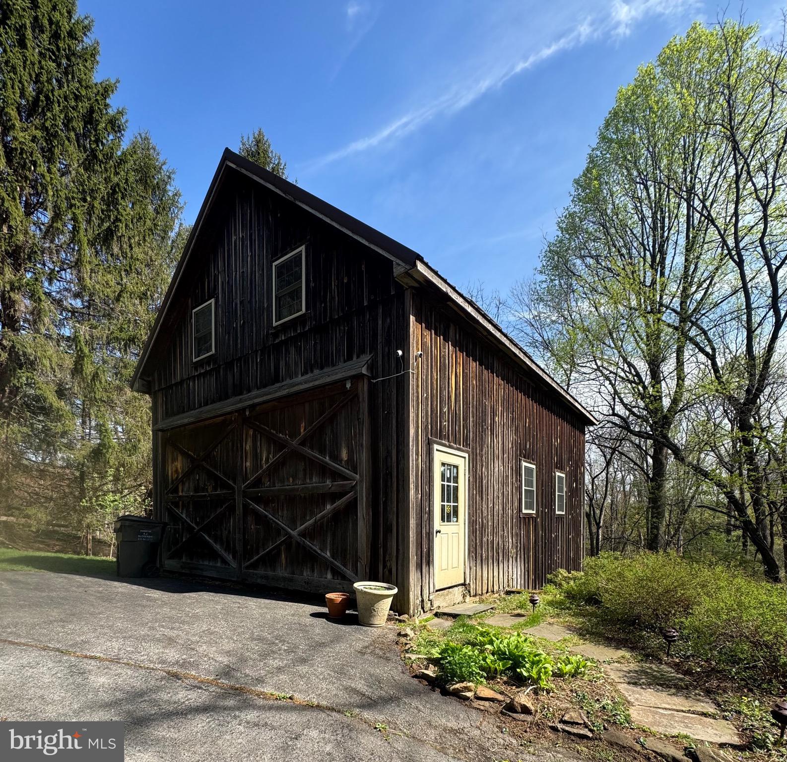 THE PINES - Residential