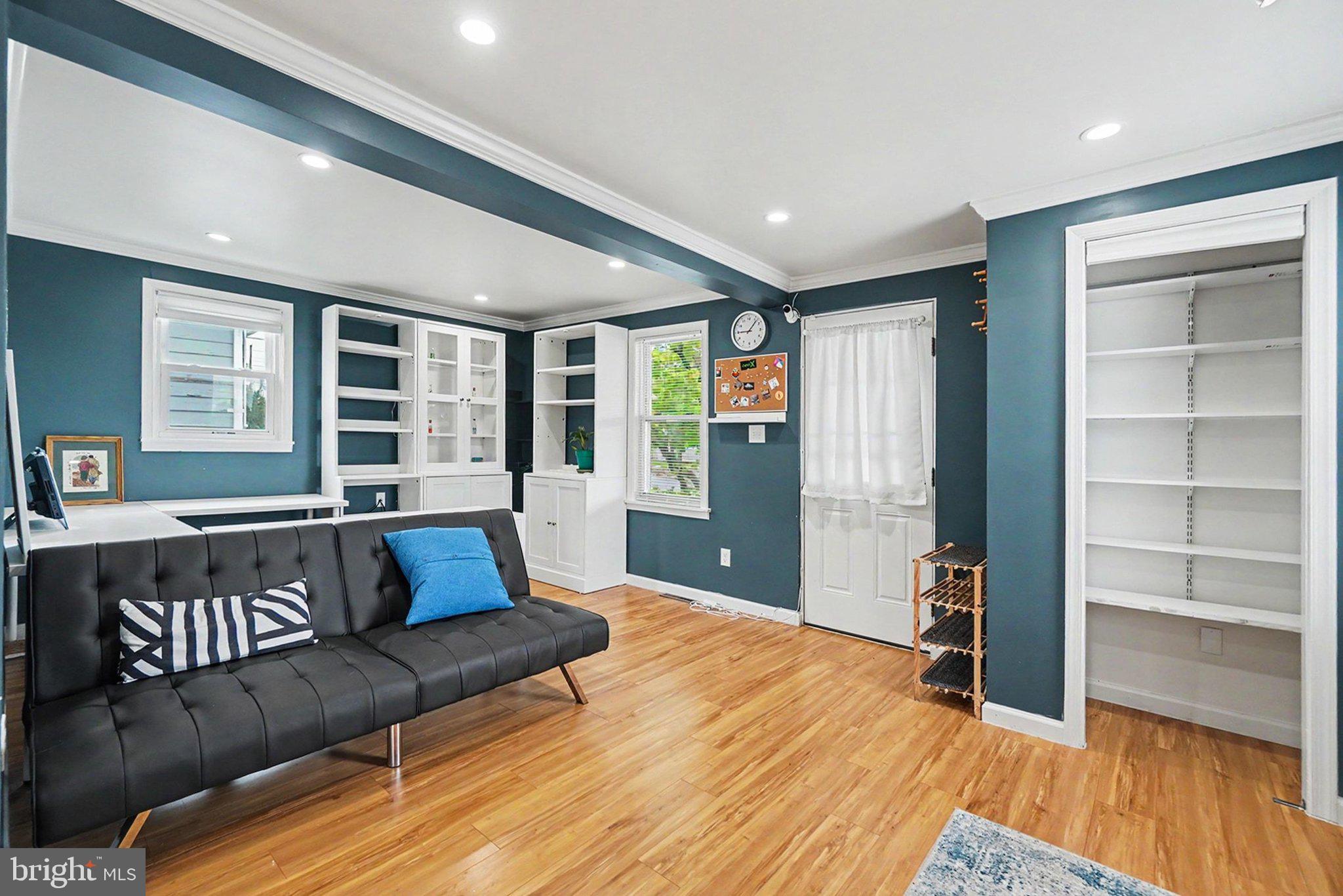 17 W PINE STREET